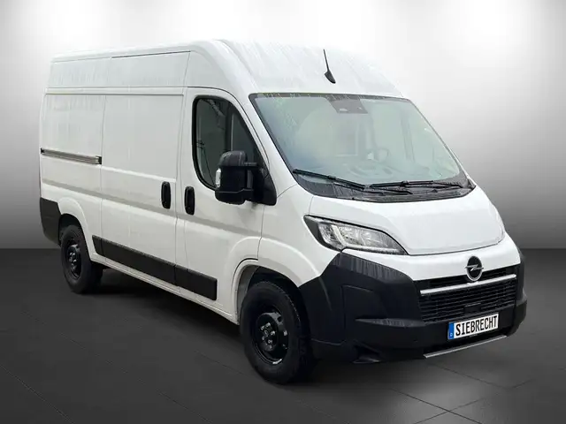 Opel Movano view 2