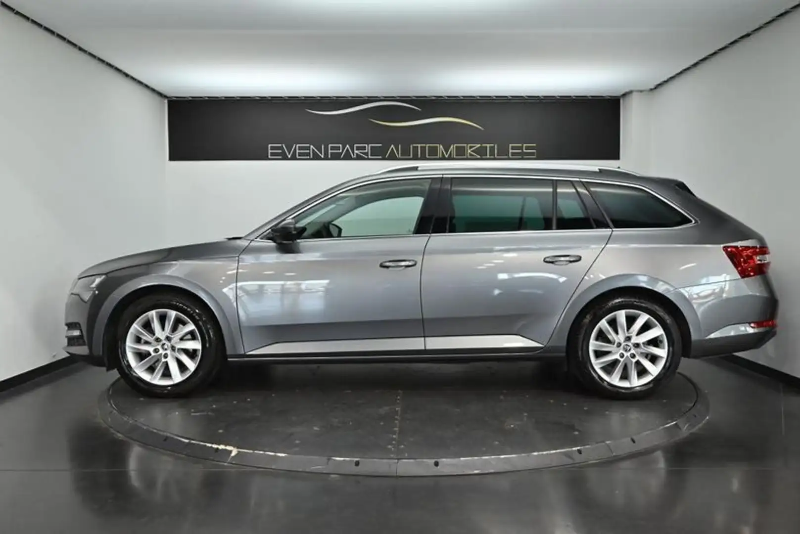 Skoda Superb Combi 1.5 TSI 150 ACT DSG7 Business - 2