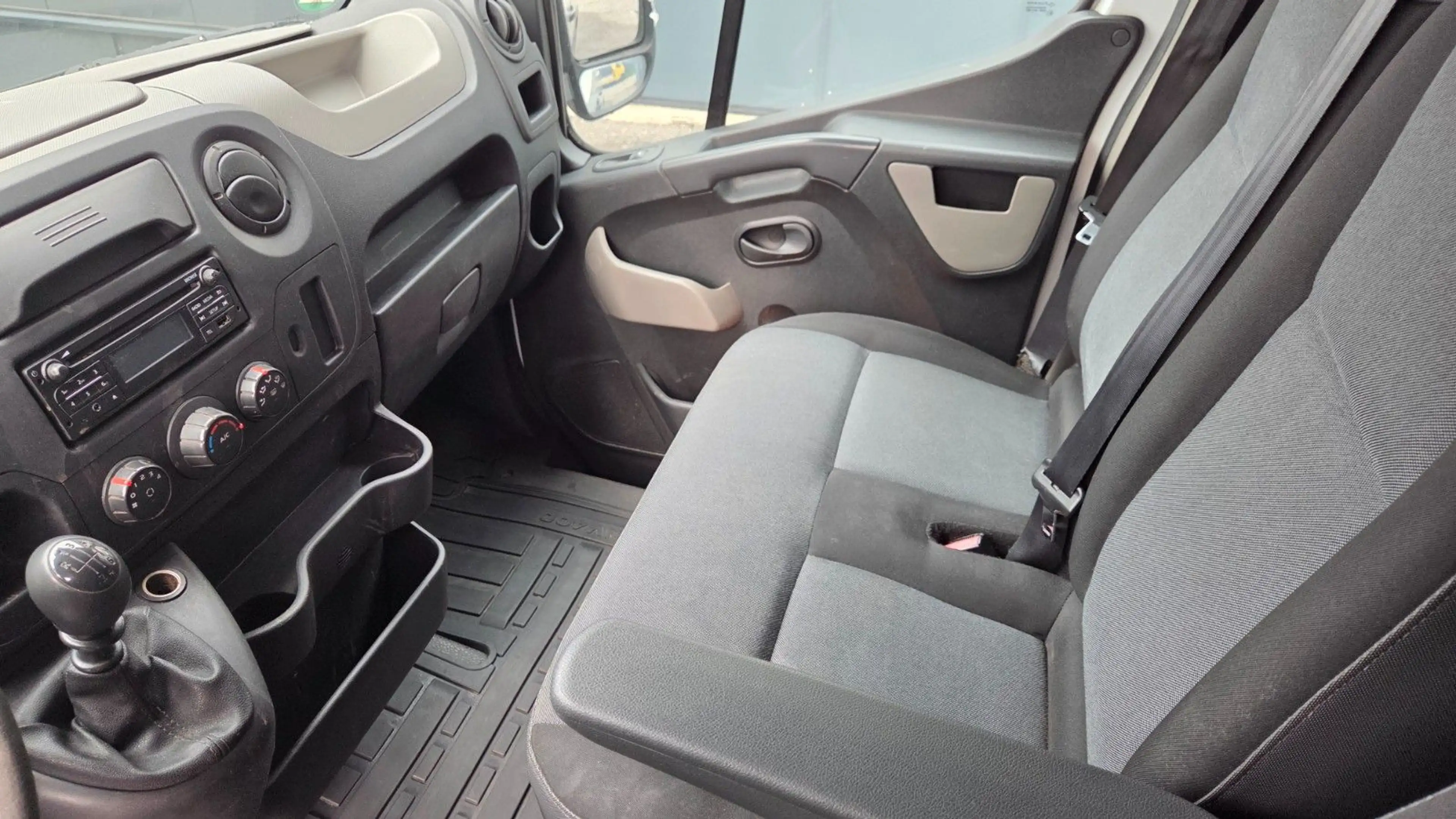 Nissan NV400 Kastenwagen L1H1 2,8t PRO Klimaanlage — photo 14