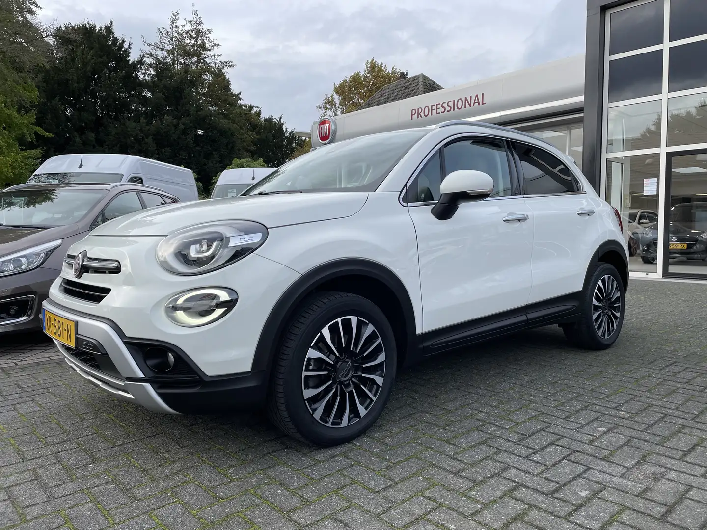 Fiat 500X 1.3 GSE 150pk DCT City Cross Opening Edition Wit - 2