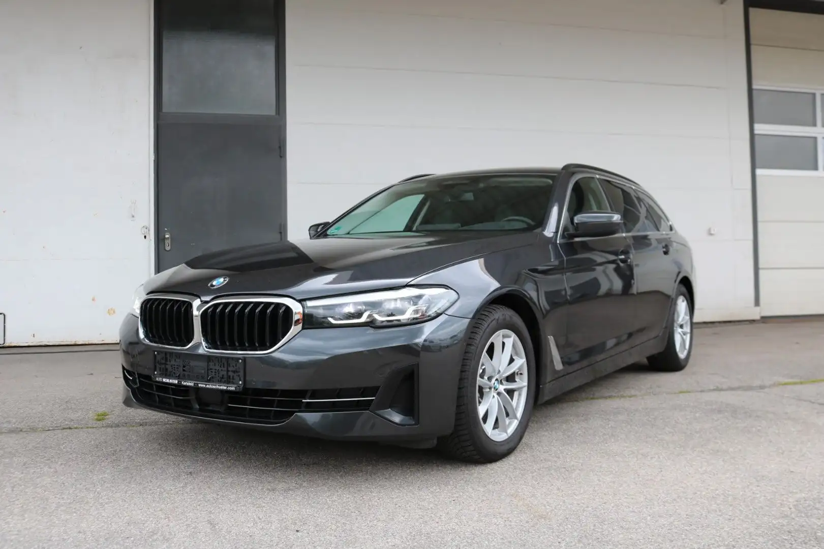 BMW 520 d xDrive Touring*Head-Up*Soft-Close-Automatik Grau - 2