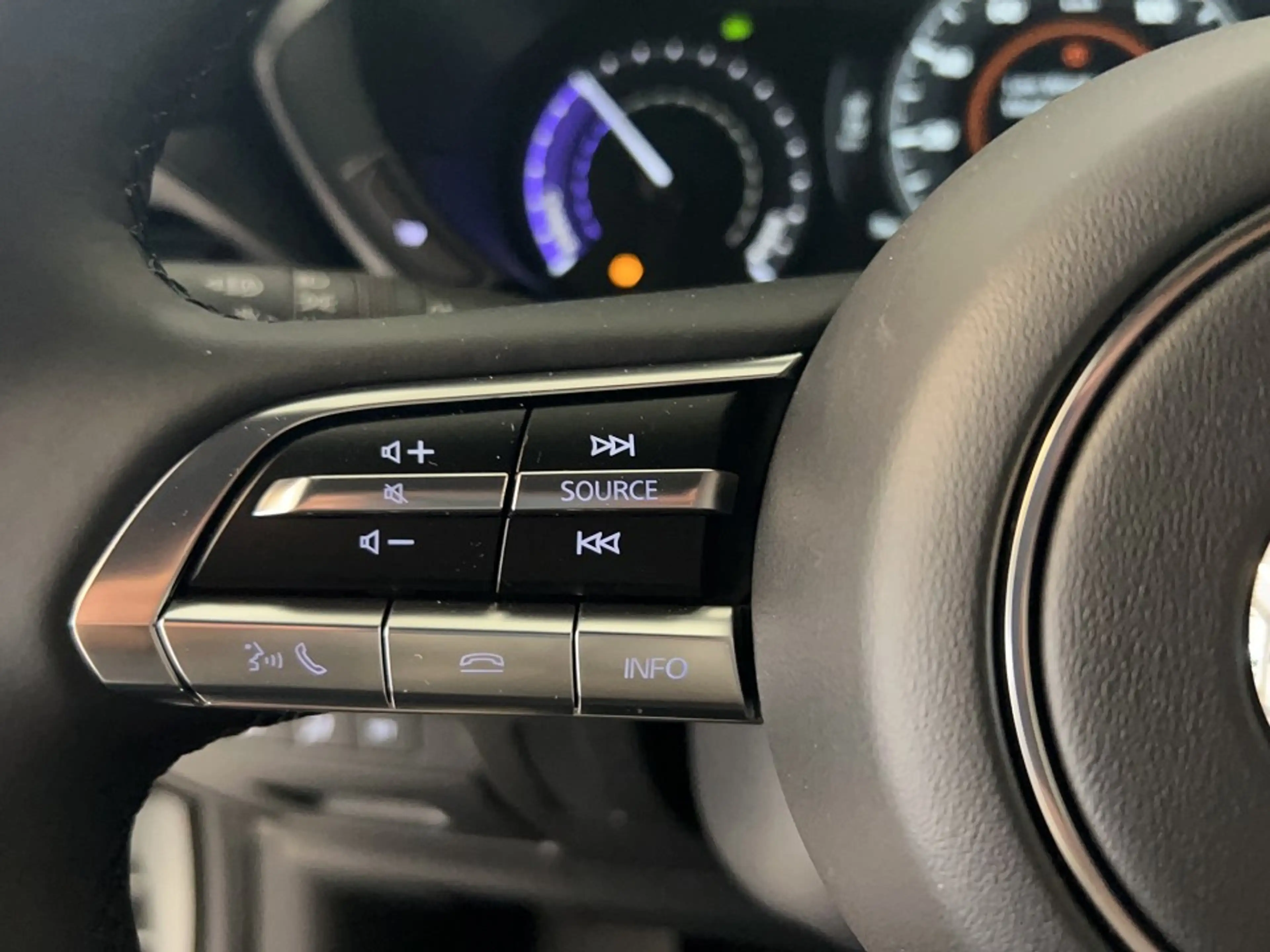 Mazda MX-30 35,5 kWh e-SKYACTIV EV 145 PS — photo 12