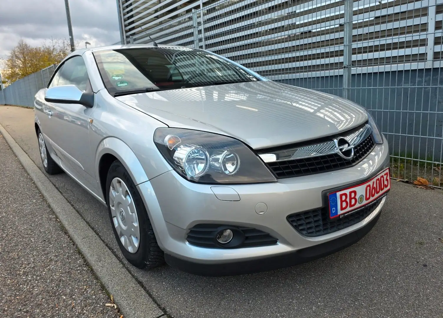 Opel Astra 1.8 Top Edition/NAVI/TÜV05.26/PDC/AHK/KLIM Silber - 1