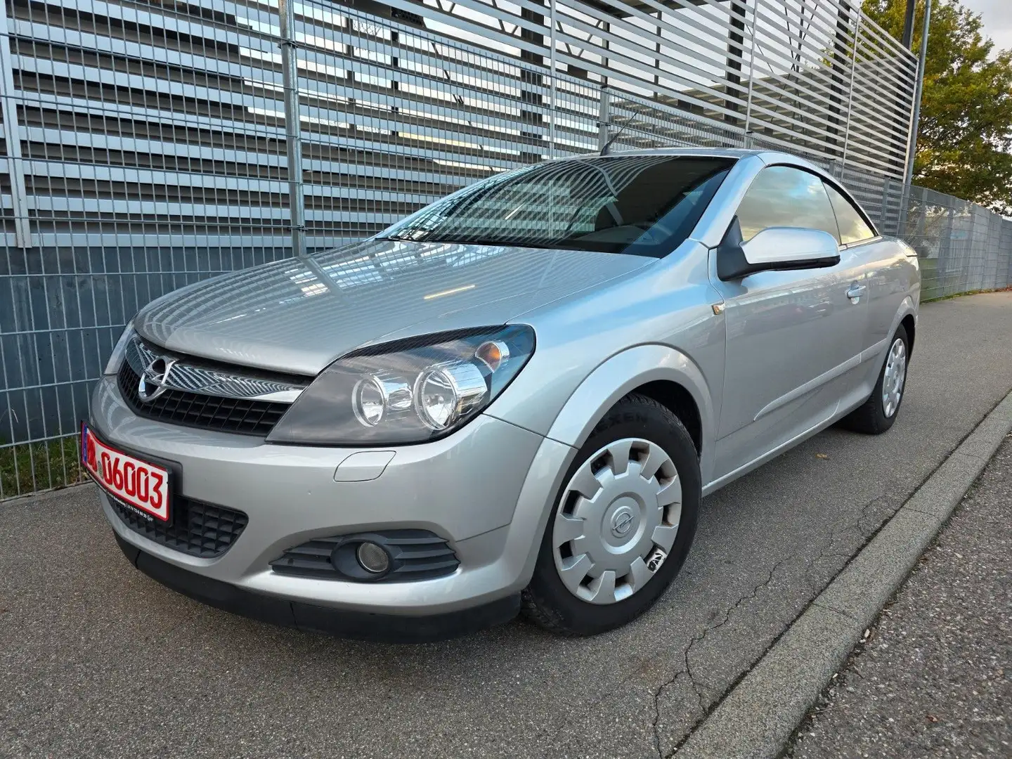 Opel Astra 1.8 Top Edition/NAVI/TÜV05.26/PDC/AHK/KLIM Silber - 2