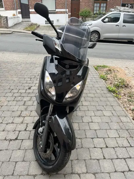 Yamaha XMAX 250