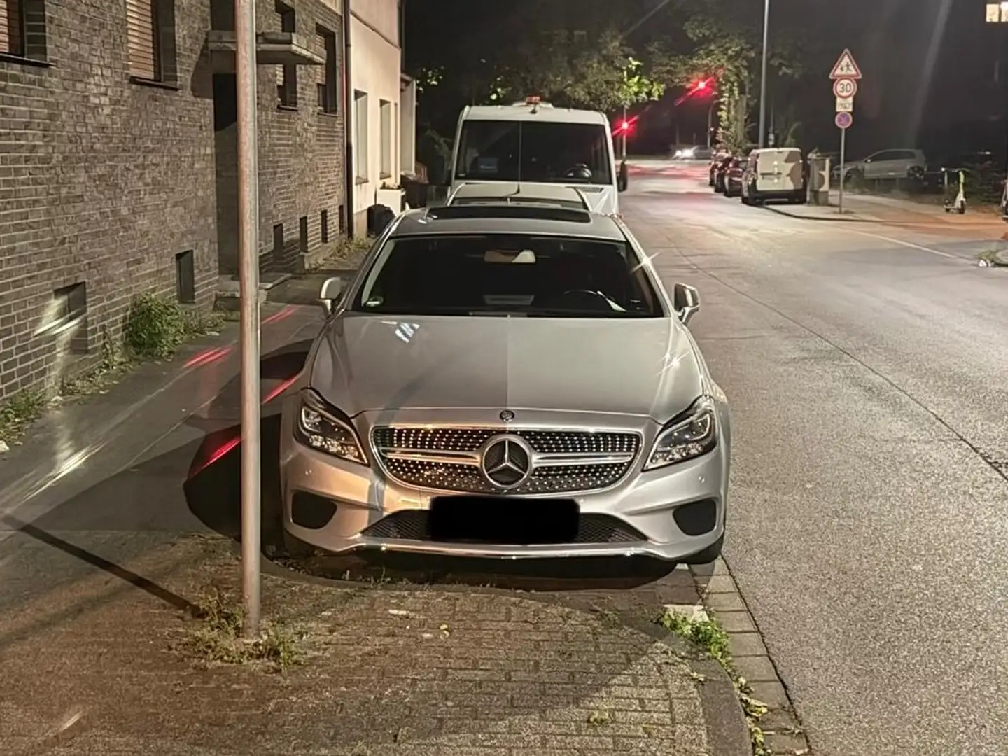 Mercedes-Benz CLS 250 CLS Shooting Brake 250 (BT) d 4Matic 7G-TRONIC Silber - 2