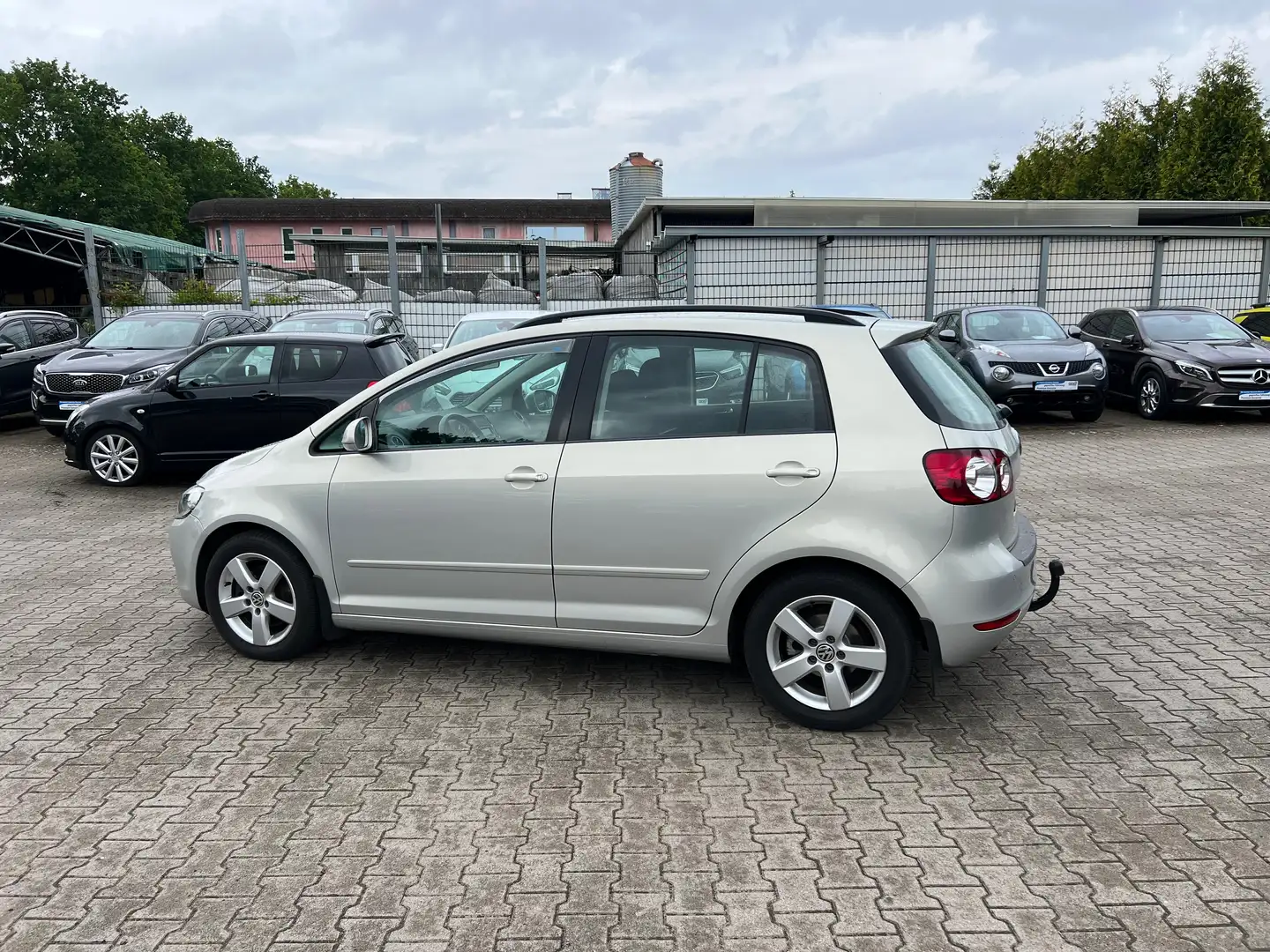 Volkswagen Golf Plus Comfortline 1.6 TDI  *Finanzierung möglich *AHK Grau - 2