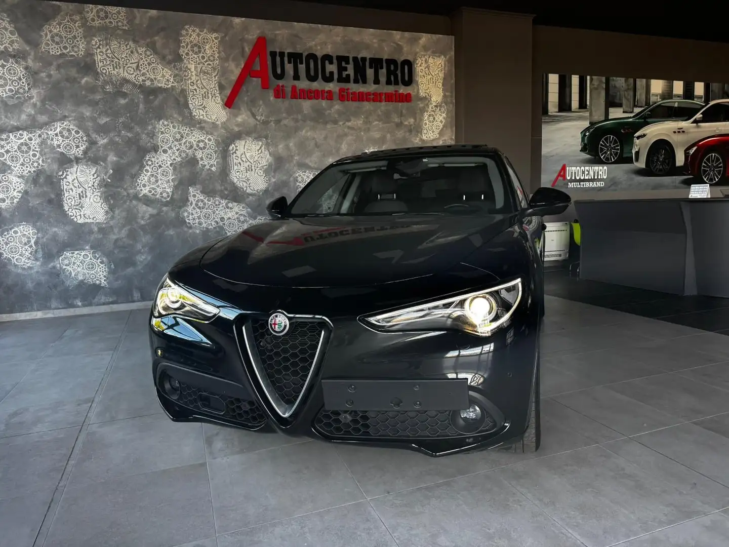 Alfa Romeo Stelvio TETTO APRIBILE 2.2 MJET 190CV 2WD TI Nero - 2