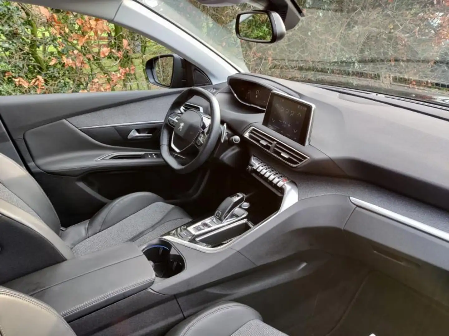 Peugeot 3008 II Allure Zwart - 2