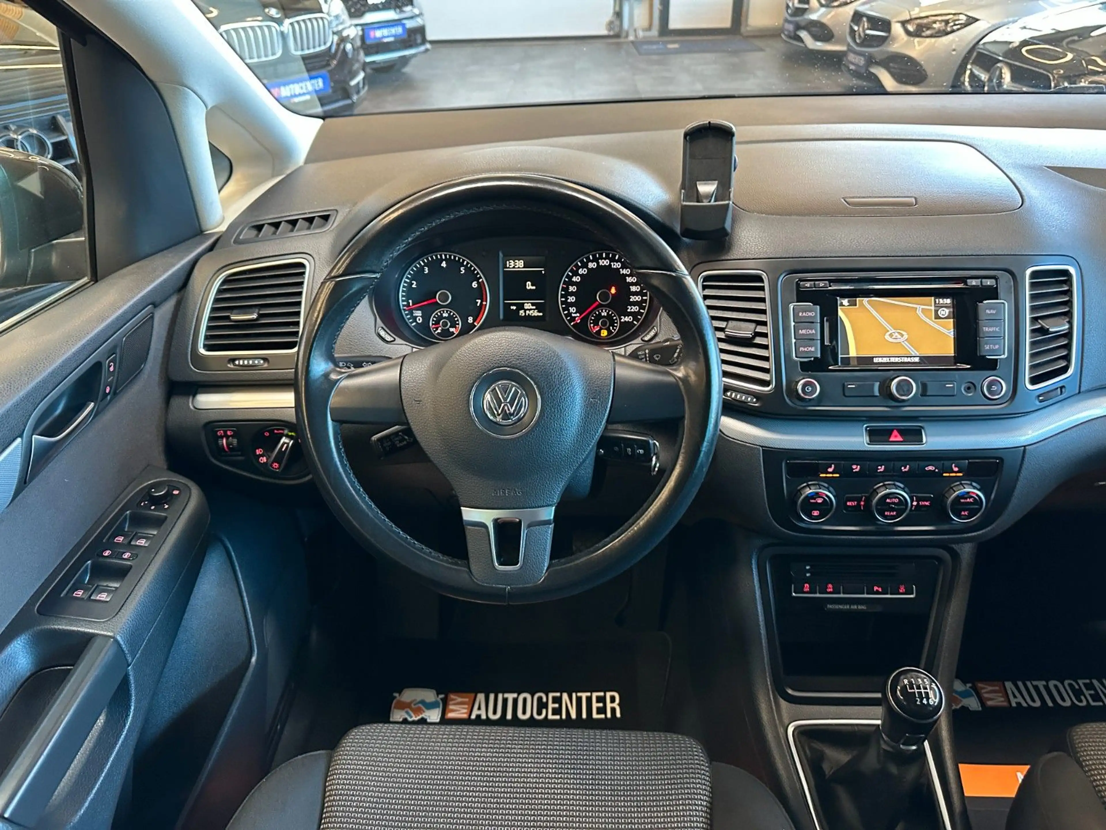 Volkswagen Sharan *7-Sitzer*3-ZONEN*SZHZ*NAVI*TEMPO*AHK*PDC — photo 7