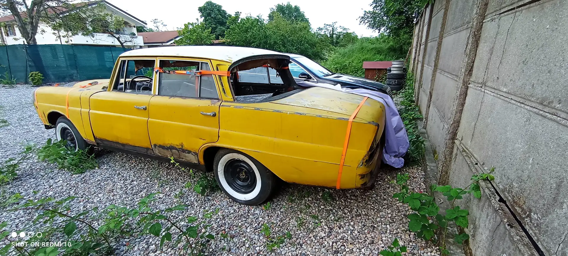 Mercedes-Benz 220 S Jaune - 2