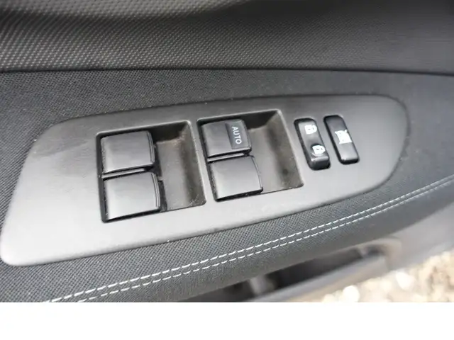 Toyota Auris view 13