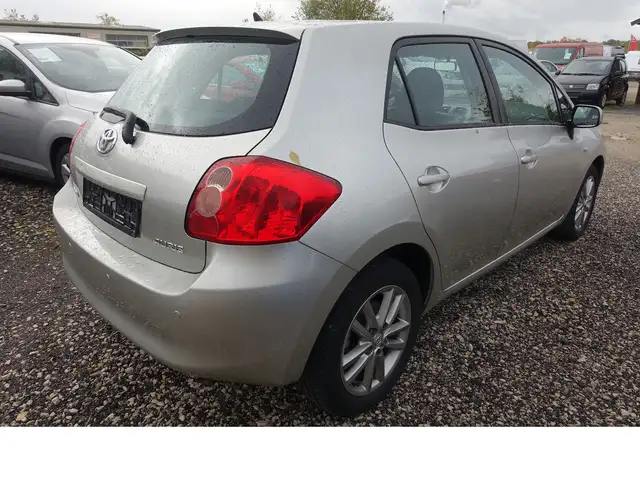 Toyota Auris view 4