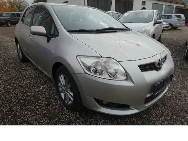 Toyota Auris view 3