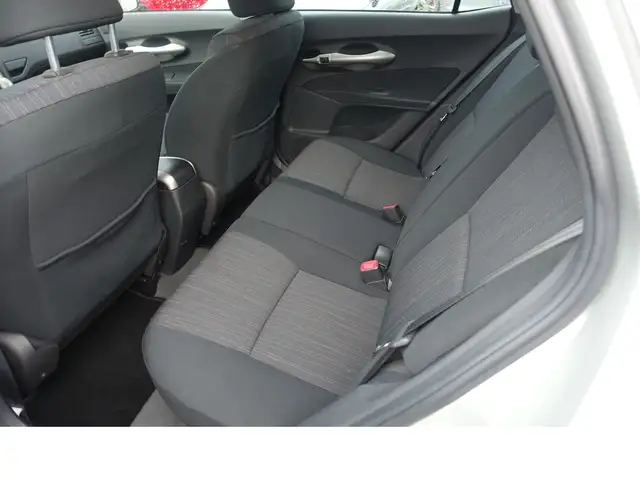 Toyota Auris view 9