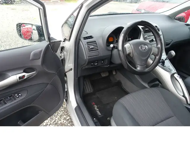 Toyota Auris view 7