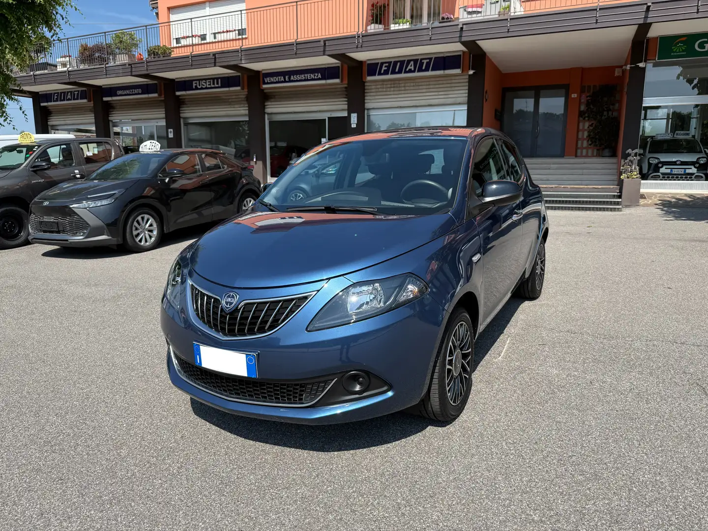 Lancia Ypsilon 1.0 FireFly 5 porte S&S Hybrid Platino Blu/Azzurro - 1