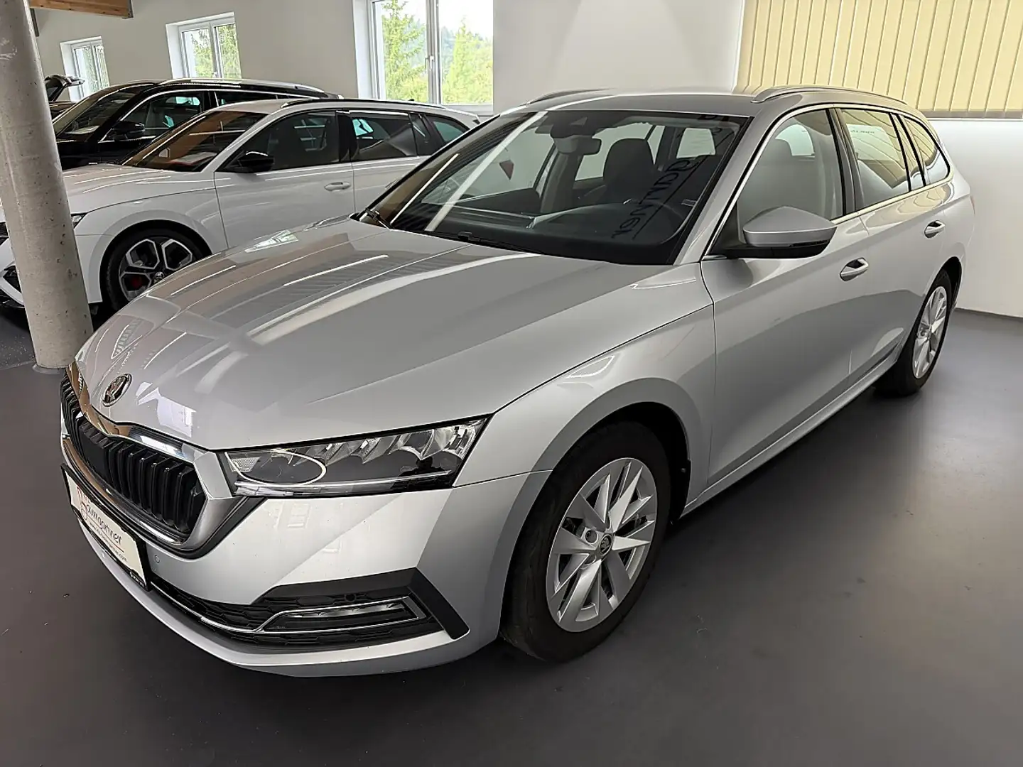 Skoda Octavia Combi 2,0TDI Style DSG *LED*NAVI*ACC*Head Up*Si... Silber - 2