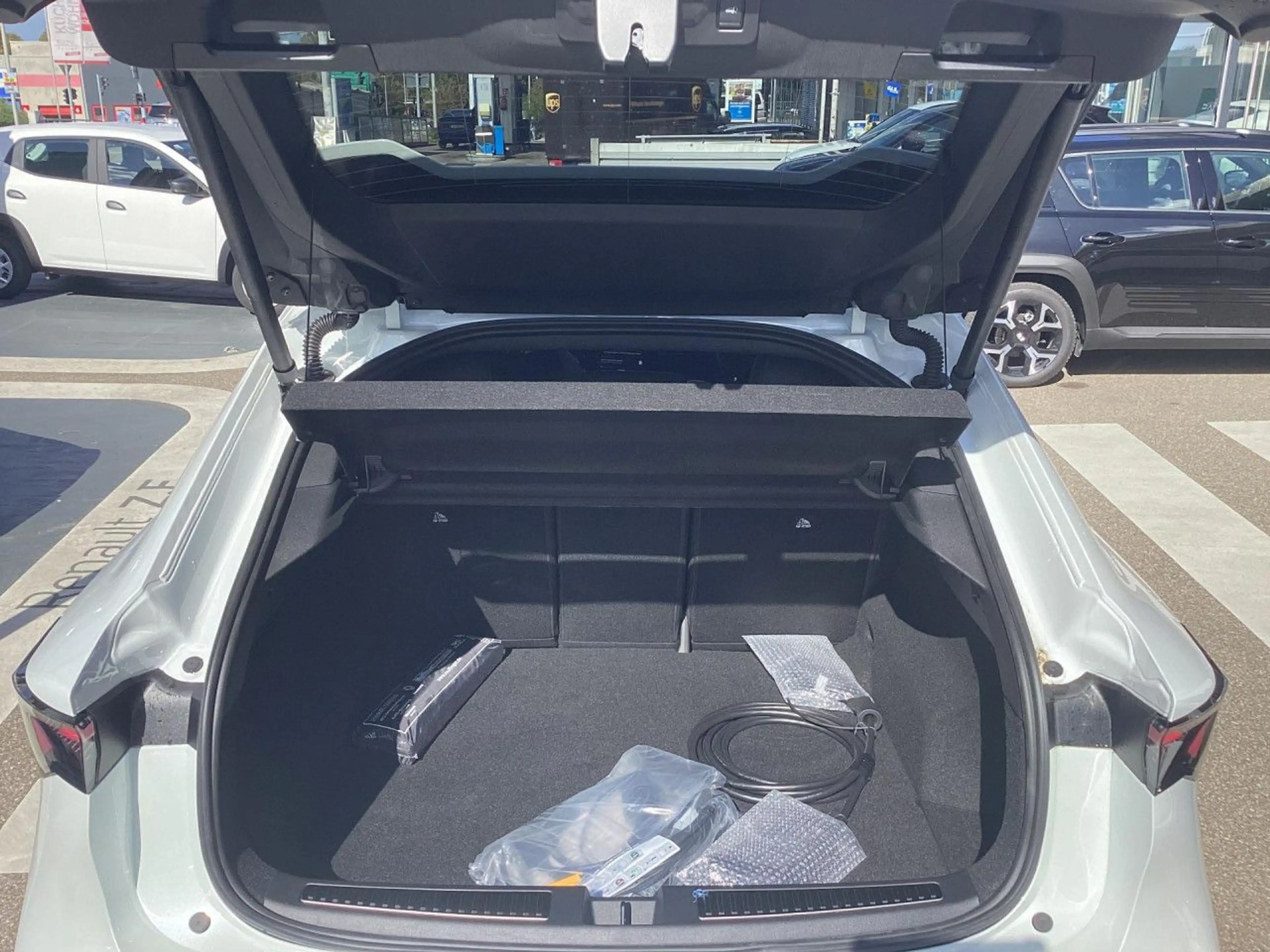 Renault Rafale Atelier Alpine Hyper Hybrid E-Tech 4x4 300 Navi — photo 10