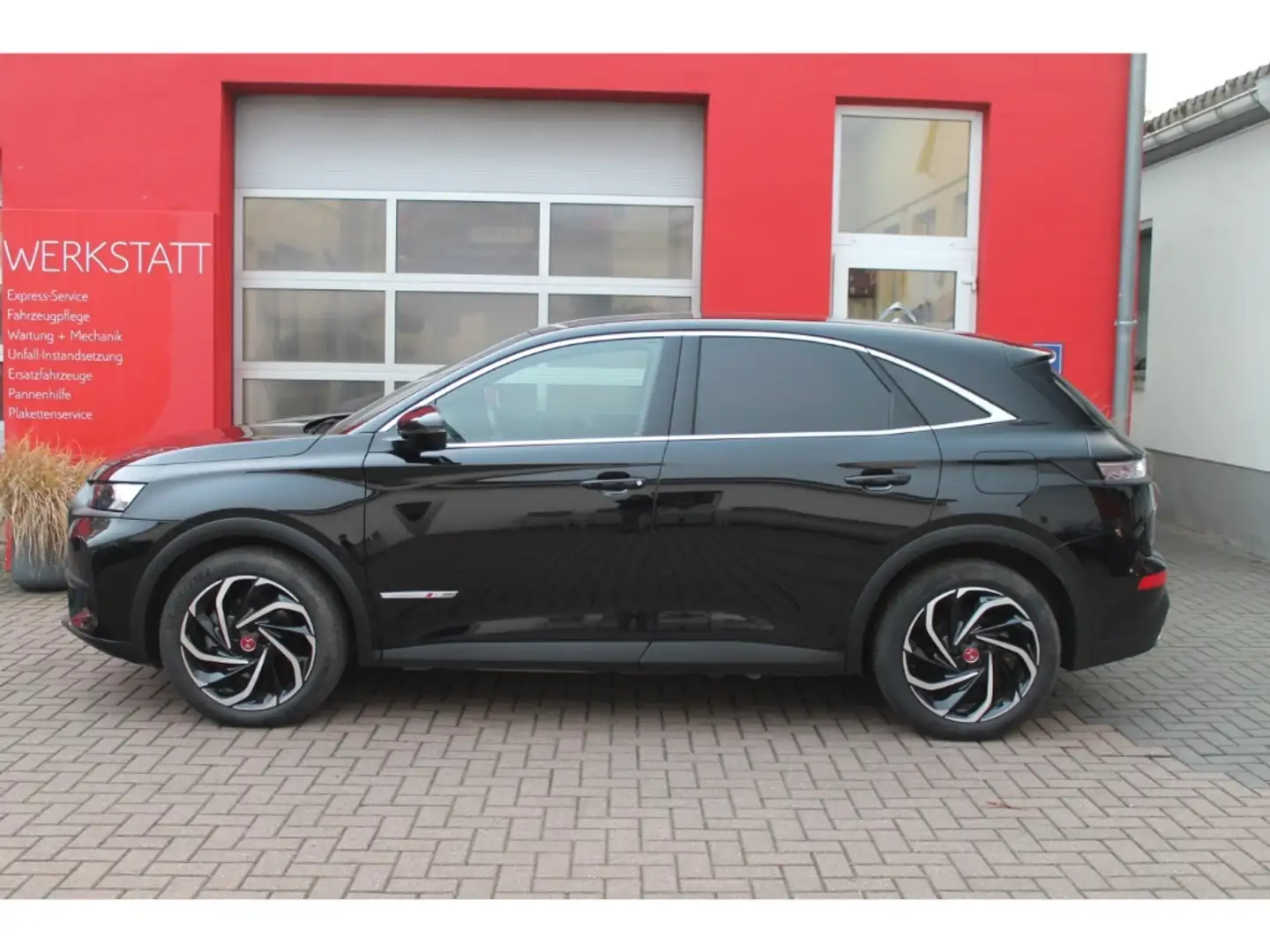 DS Automobiles DS 7 300 4x4 Performance Line Navi Kamera Shz Schwarz - 2