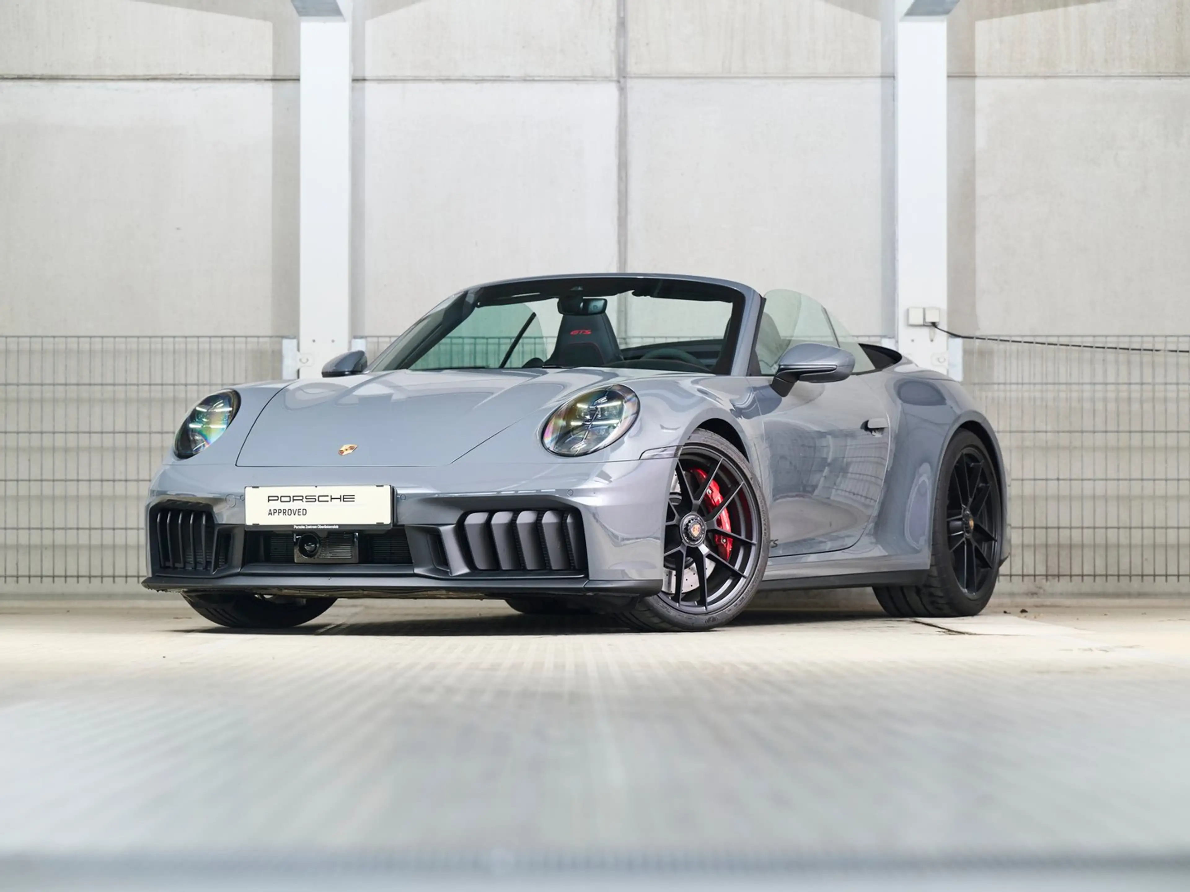 Porsche 911 Carrera 4 GTS Cabriolet