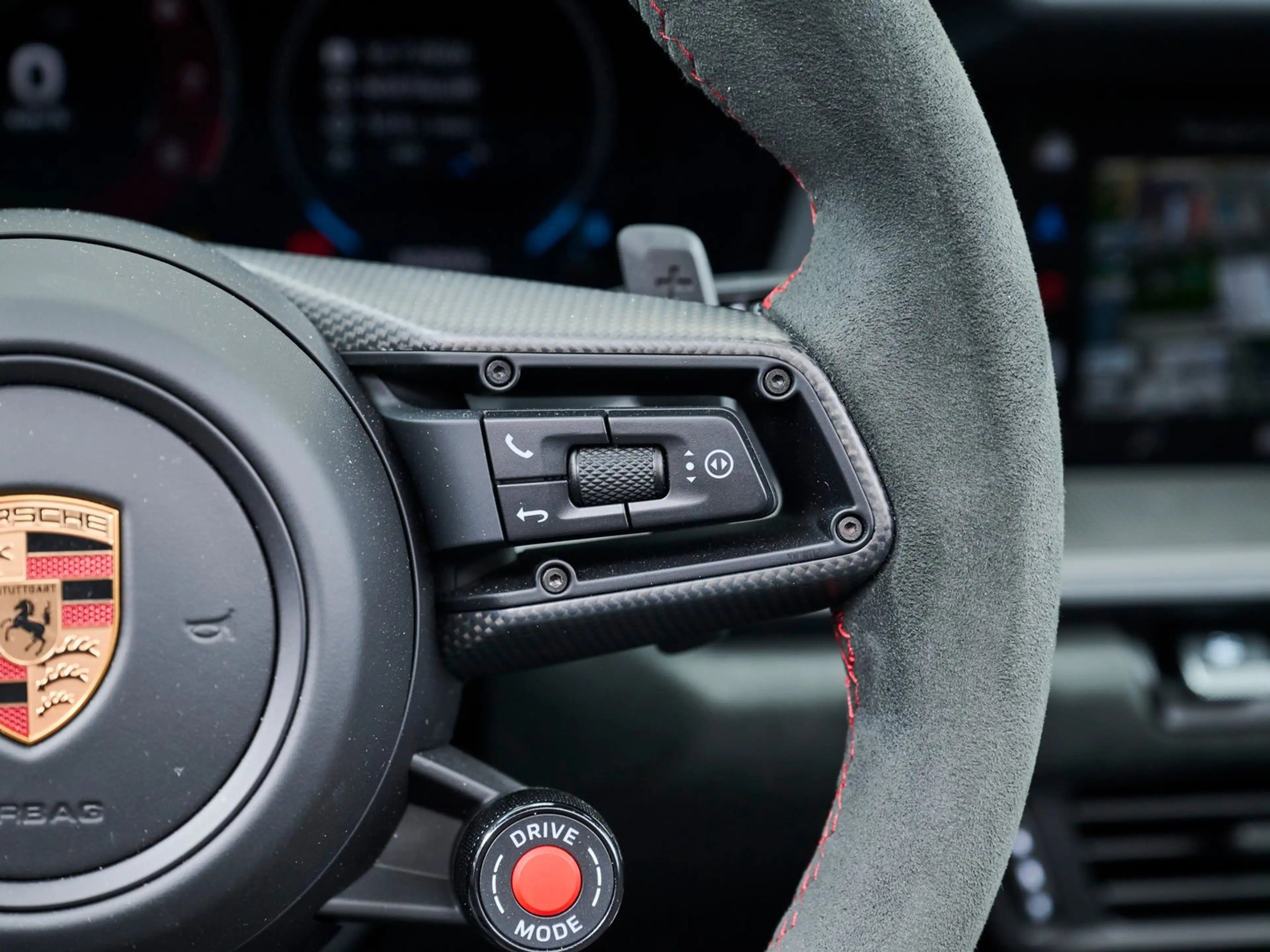 Porsche 911 Carrera 4 GTS Cabriolet — photo 19