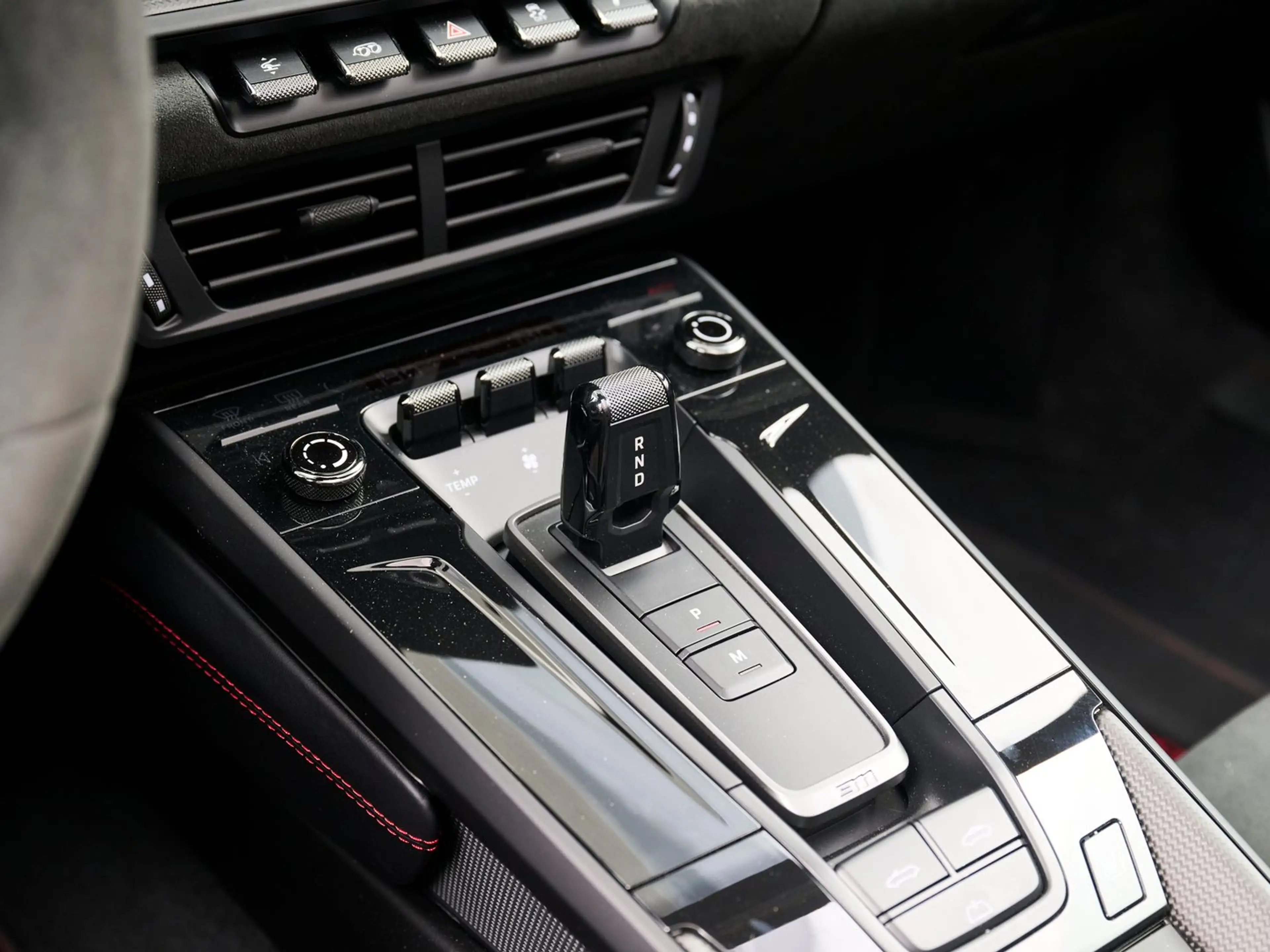 Porsche 911 Carrera 4 GTS Cabriolet — photo 24