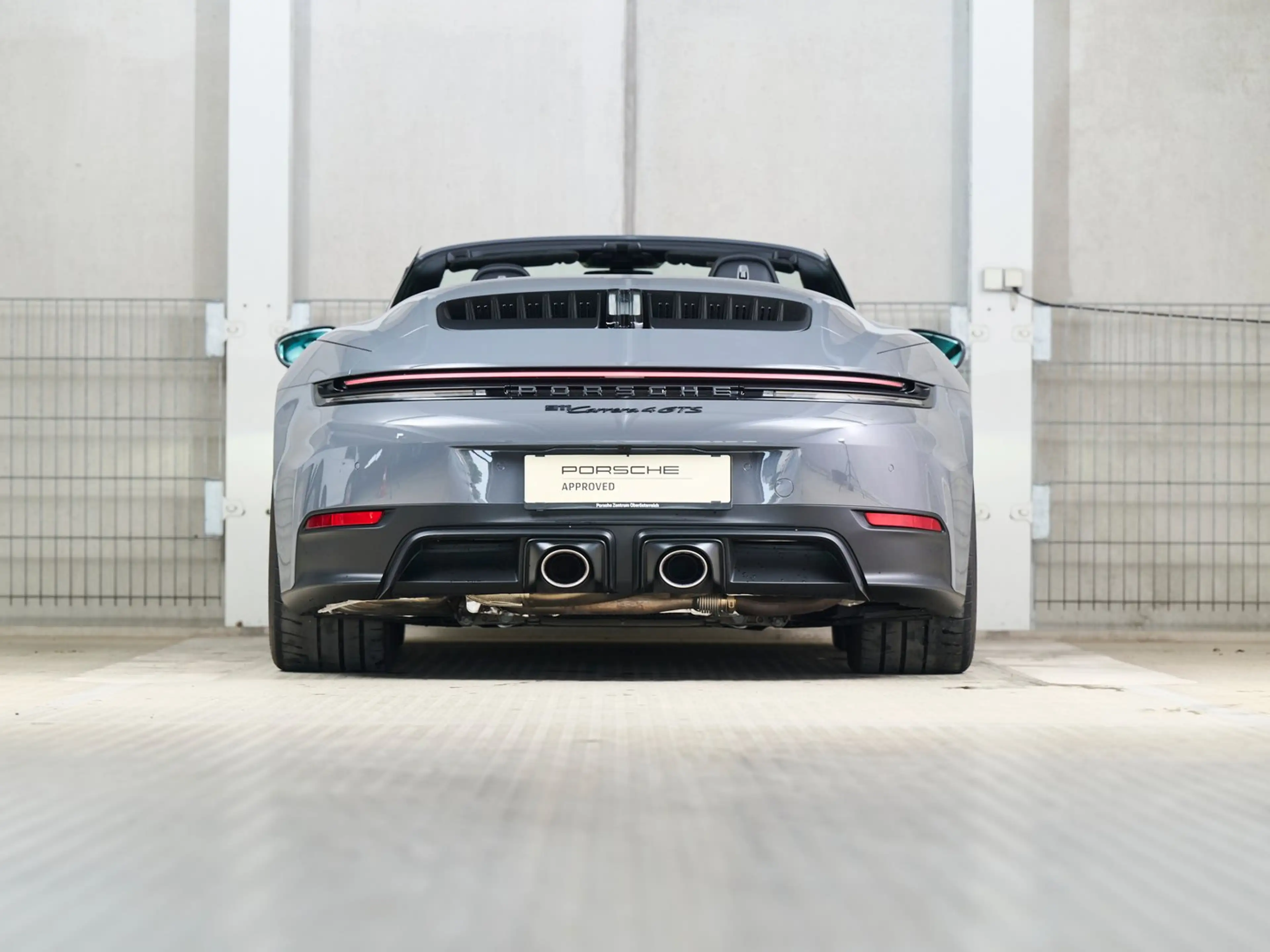 Porsche 911 Carrera 4 GTS Cabriolet — photo 6