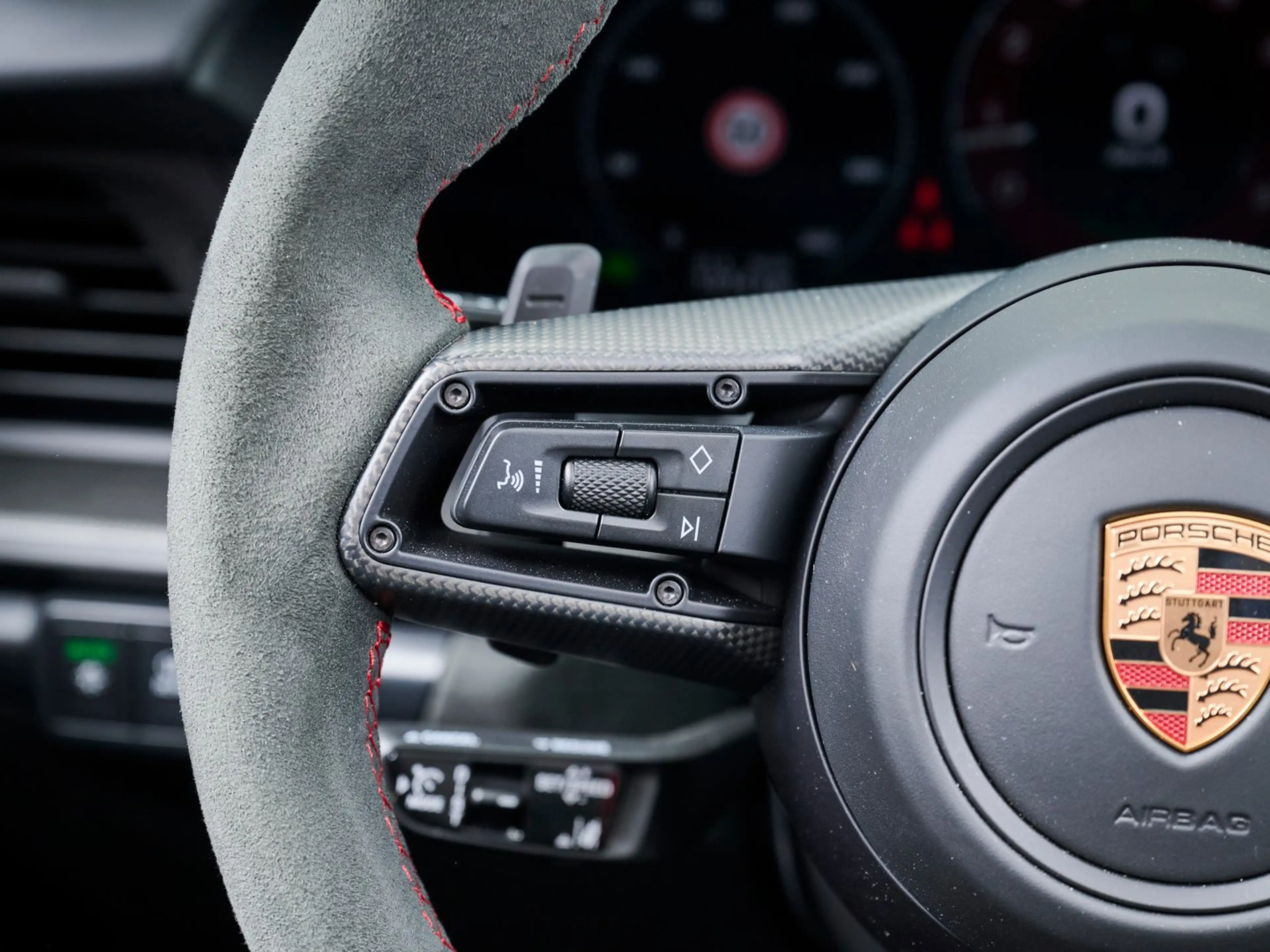 Porsche 911 Carrera 4 GTS Cabriolet — photo 18