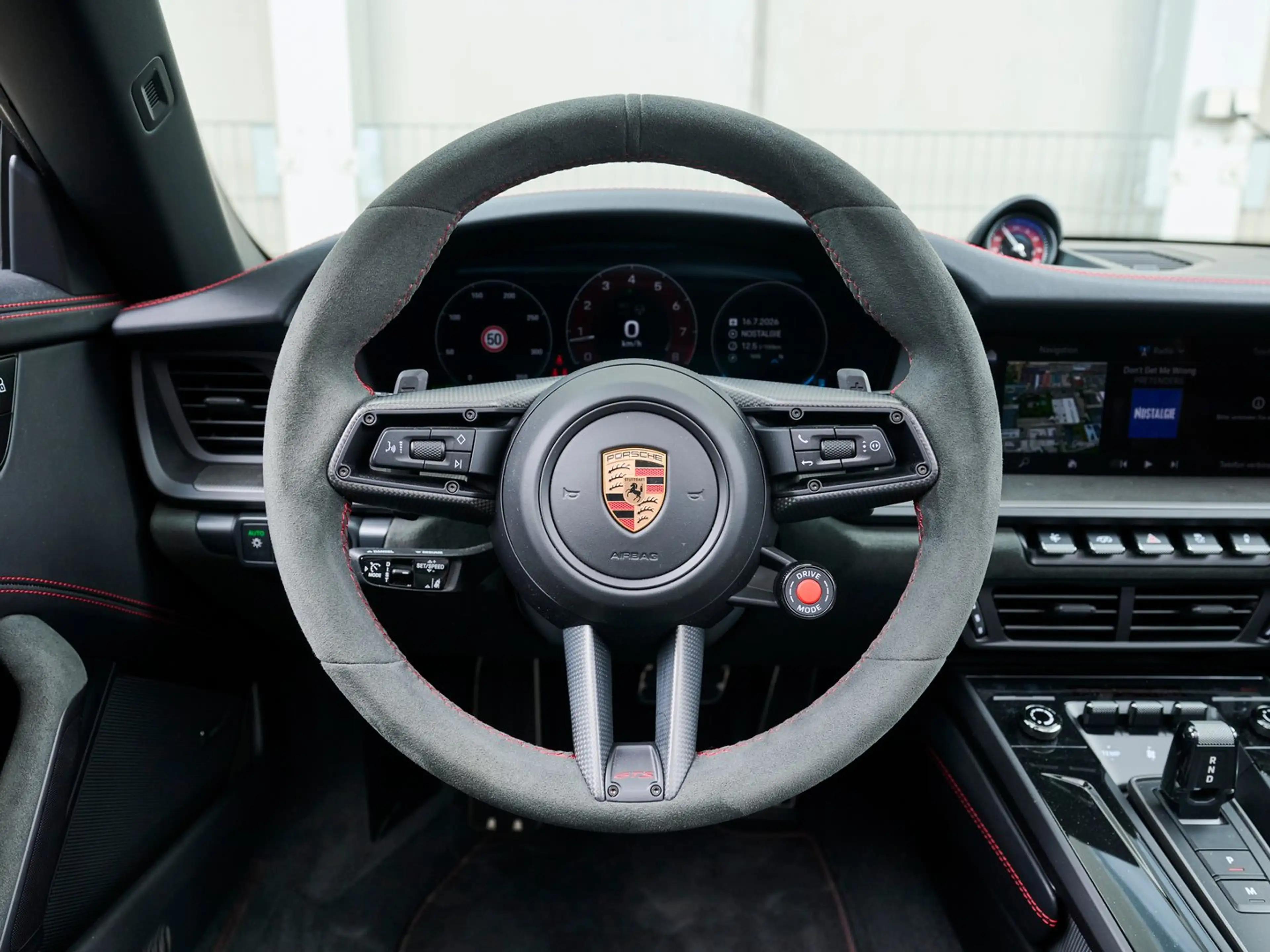 Porsche 911 Carrera 4 GTS Cabriolet — photo 17