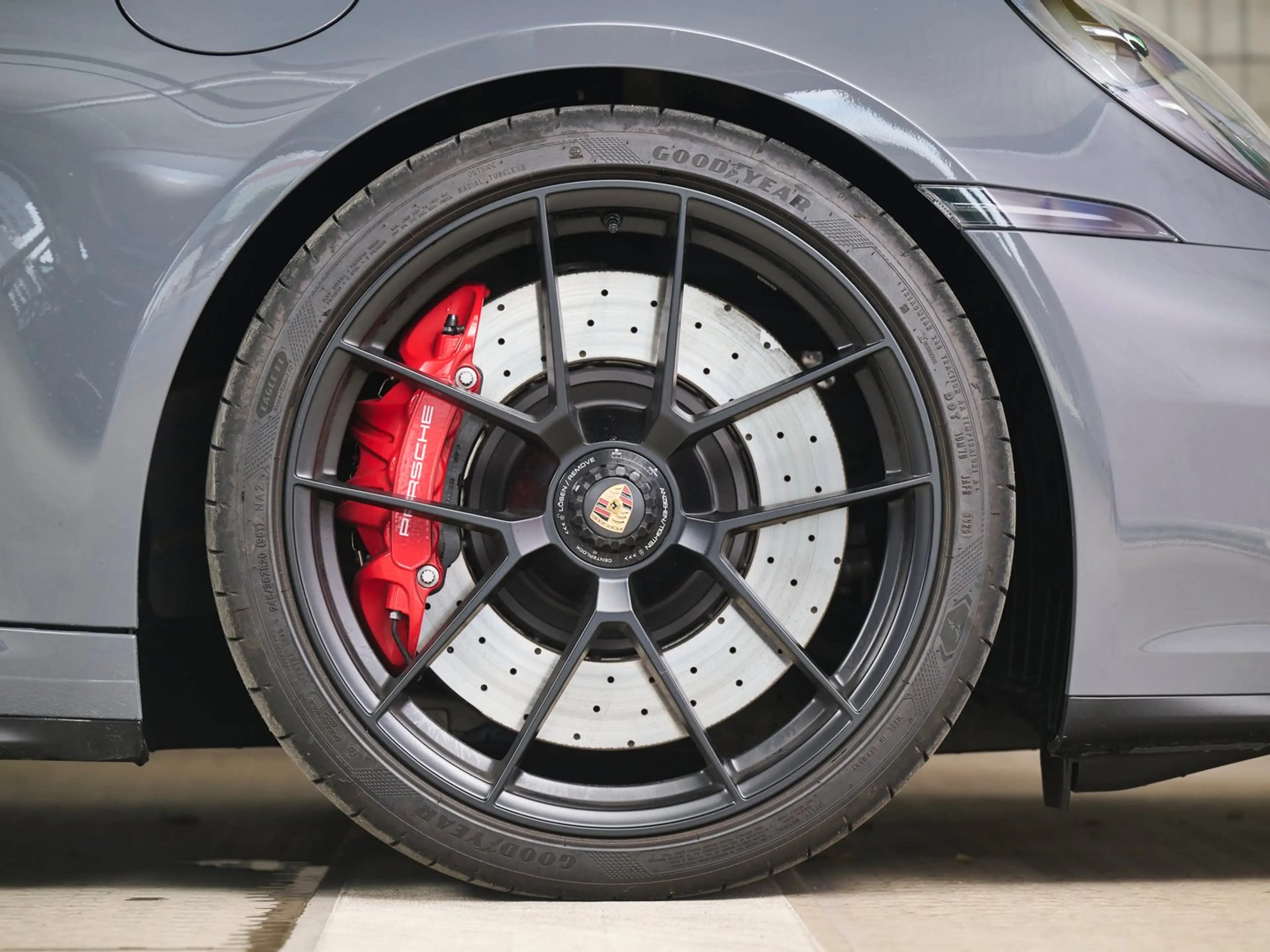 Porsche 911 Carrera 4 GTS Cabriolet — photo 7