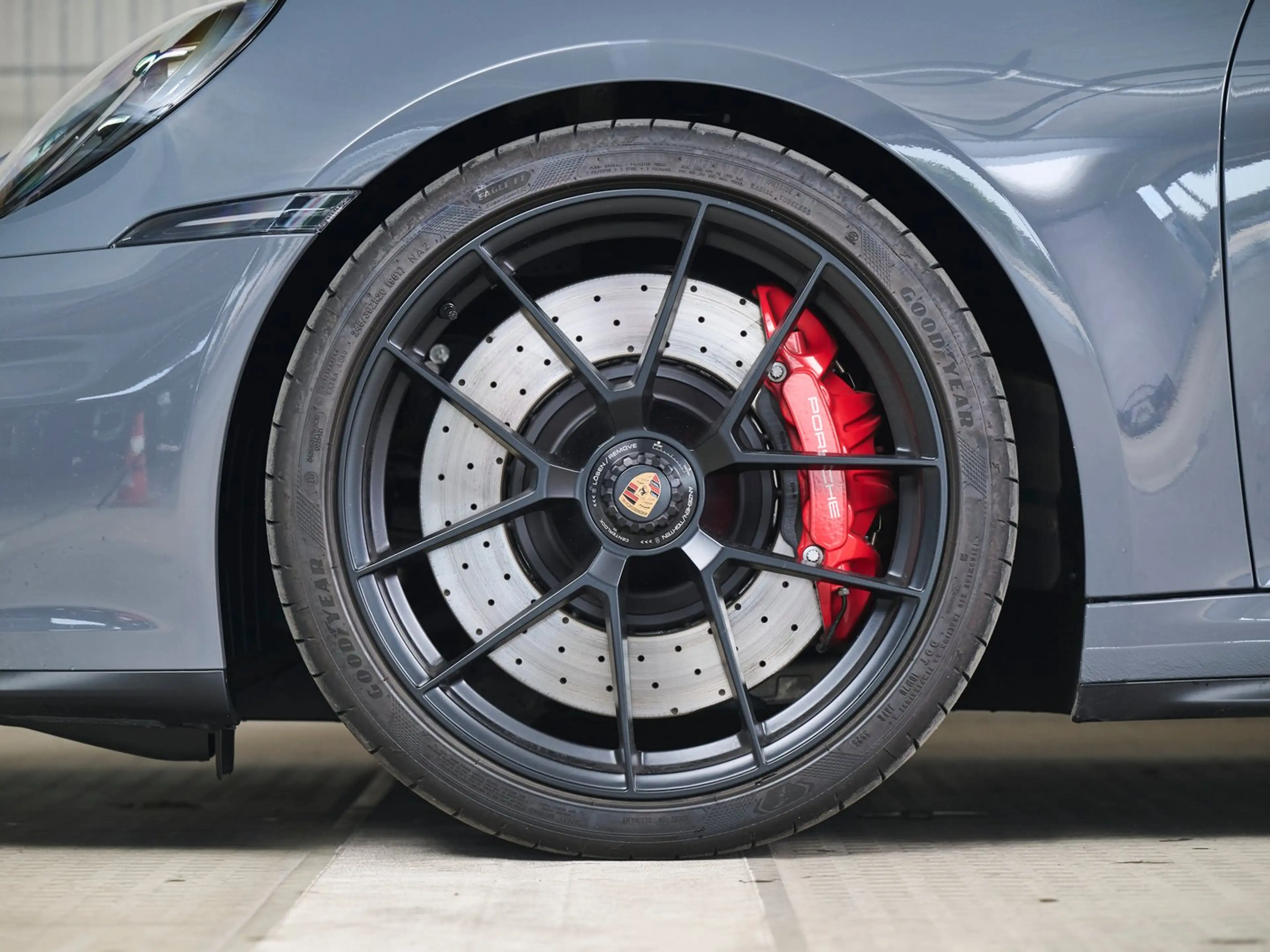 Porsche 911 Carrera 4 GTS Cabriolet — photo 10
