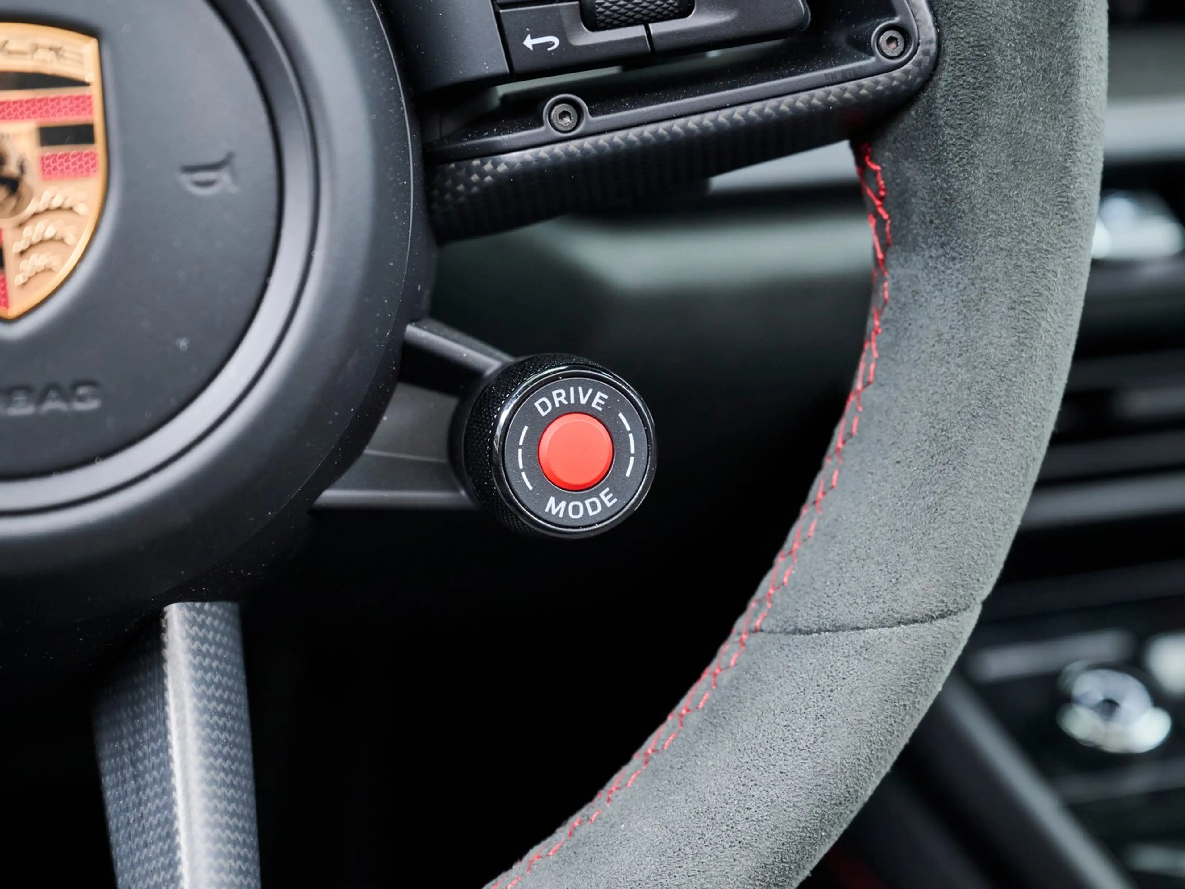 Porsche 911 Carrera 4 GTS Cabriolet — photo 20