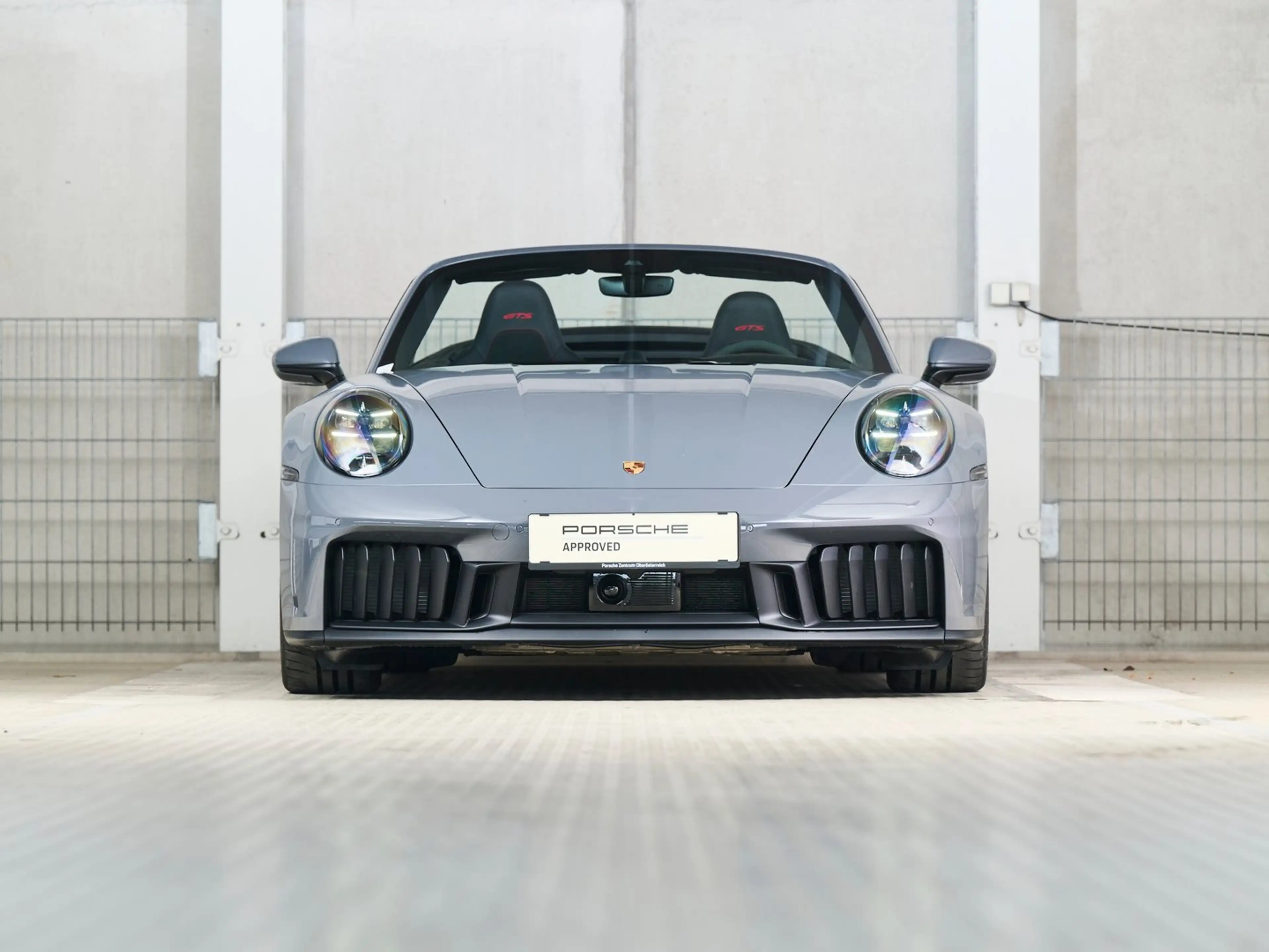 Porsche 911 Carrera 4 GTS Cabriolet — photo 5
