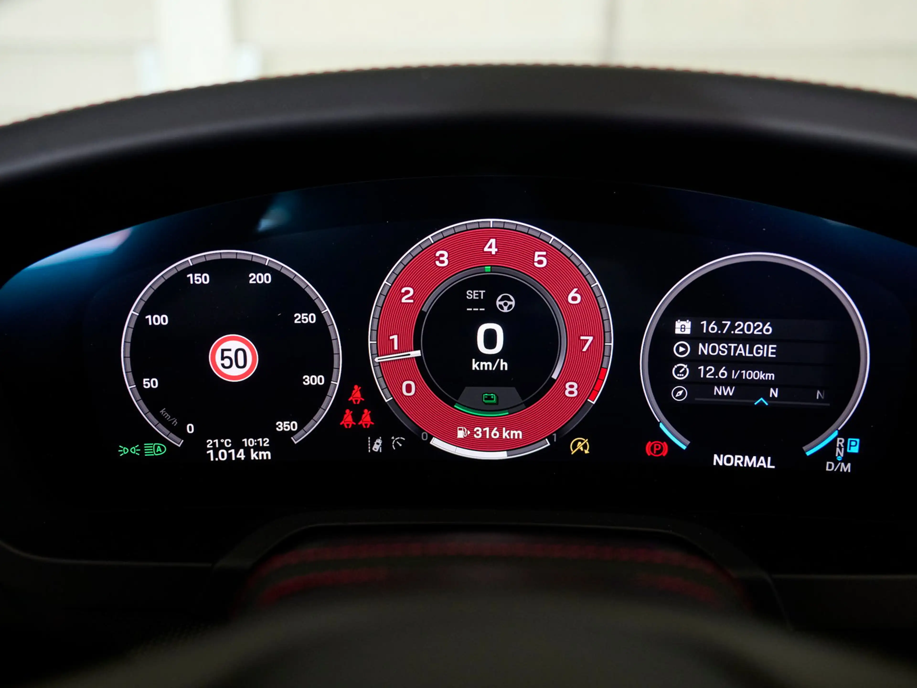 Porsche 911 Carrera 4 GTS Cabriolet — photo 25