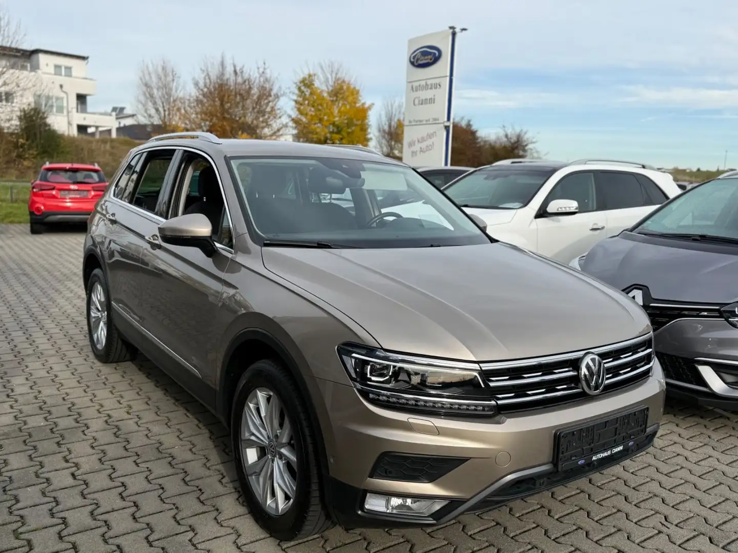 Volkswagen Tiguan Highline 4x4 ** 1. Hand **Top Ausstattung Beige - 1