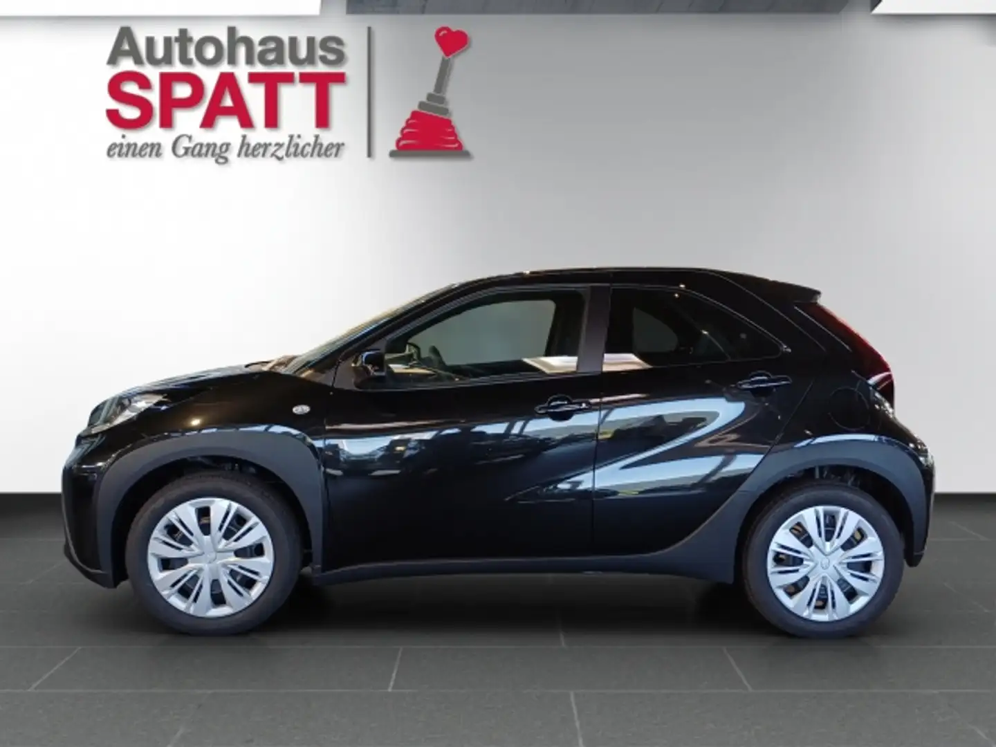 Toyota Aygo X 1,0 Play Schwarz - 2