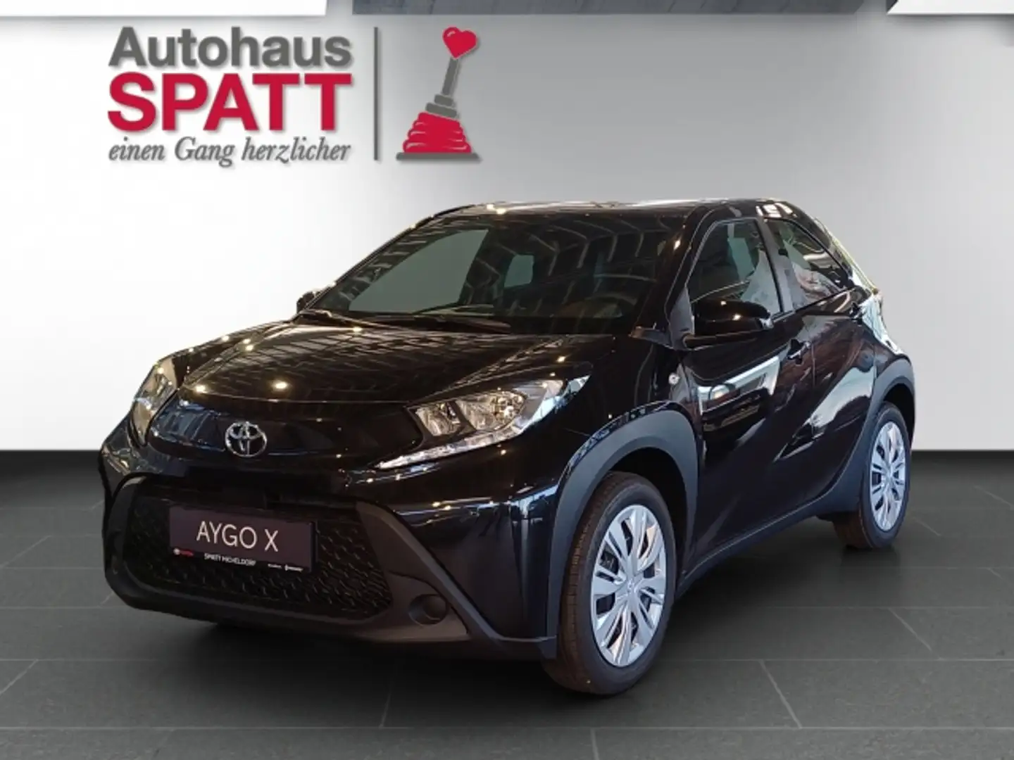 Toyota Aygo X 1,0 Play Schwarz - 1