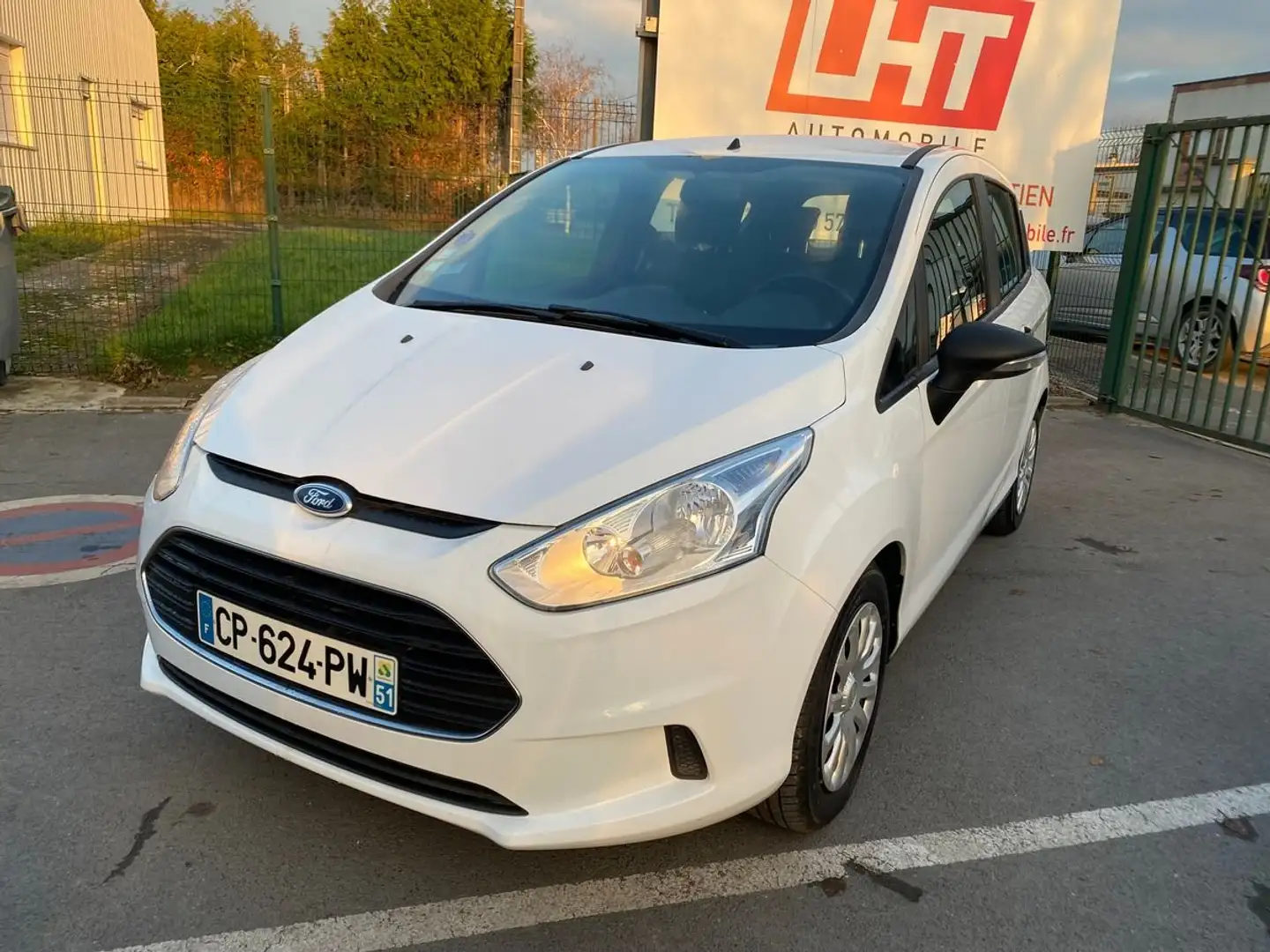Ford B-Max 1.4 90ch ambiente Blanc - 1