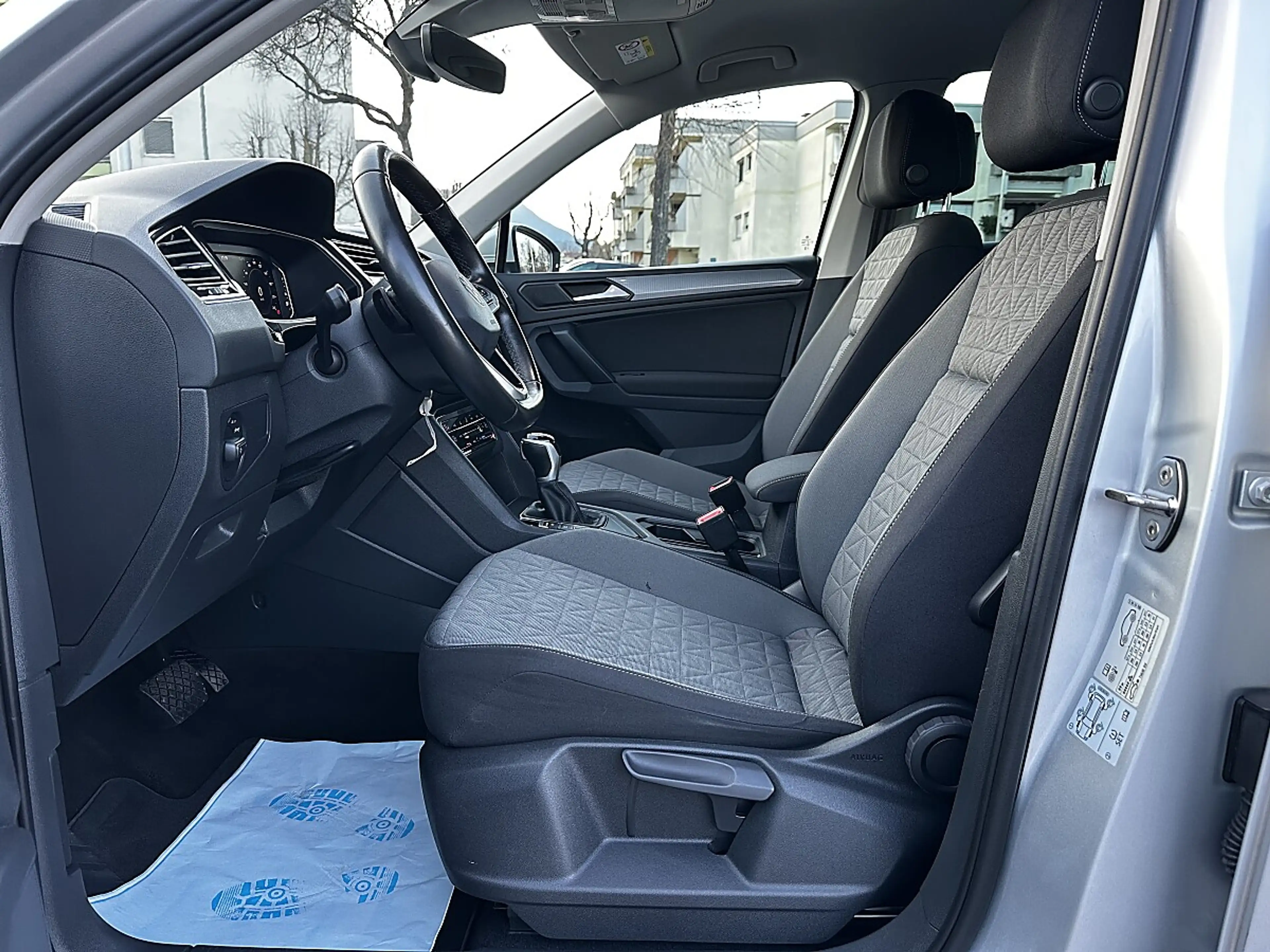 Volkswagen Tiguan 1,5 TSI ACT Life DSG LED AHV ACC Sitz- und Lenk... — photo 10