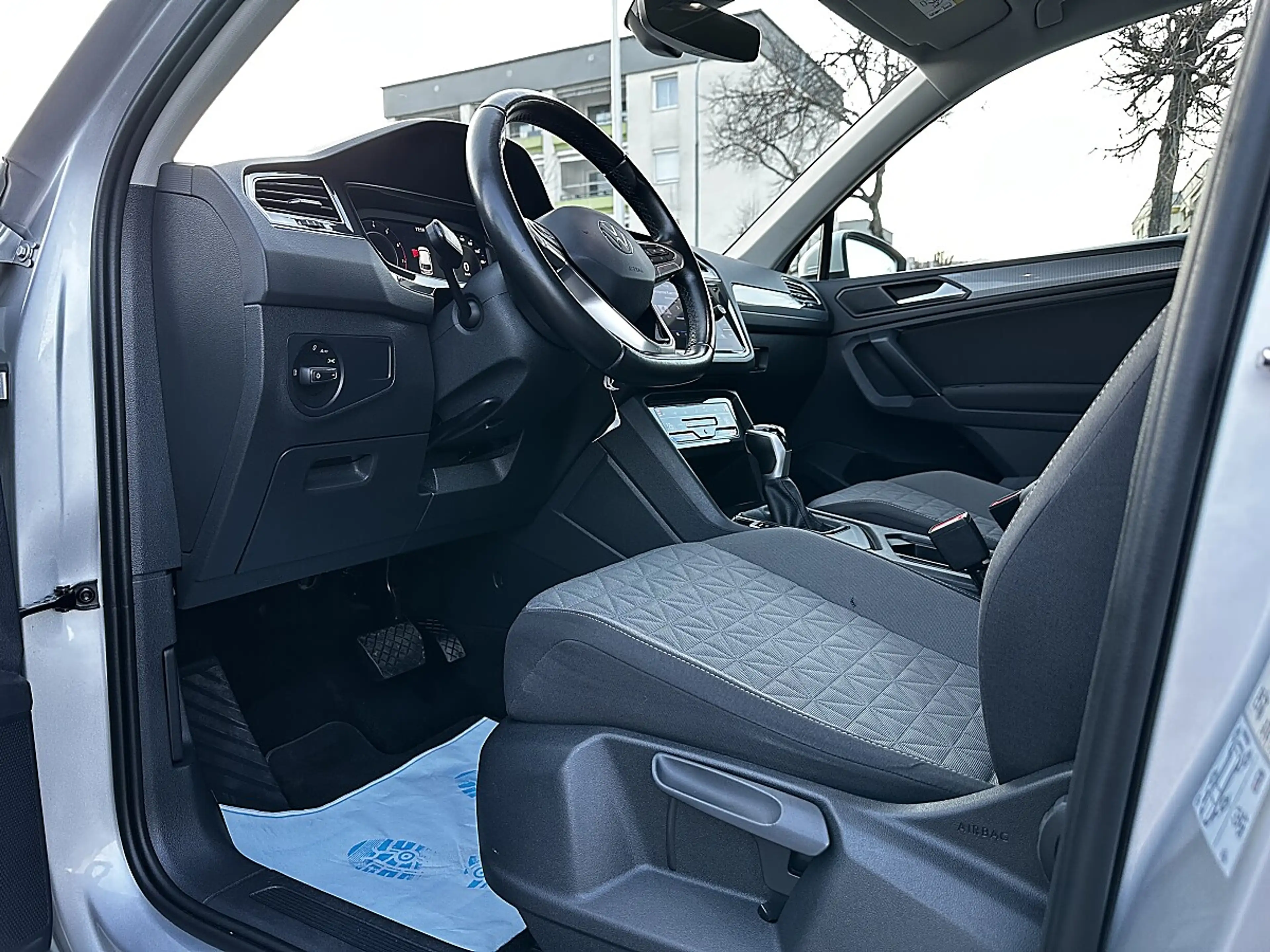 Volkswagen Tiguan 1,5 TSI ACT Life DSG LED AHV ACC Sitz- und Lenk... — photo 12