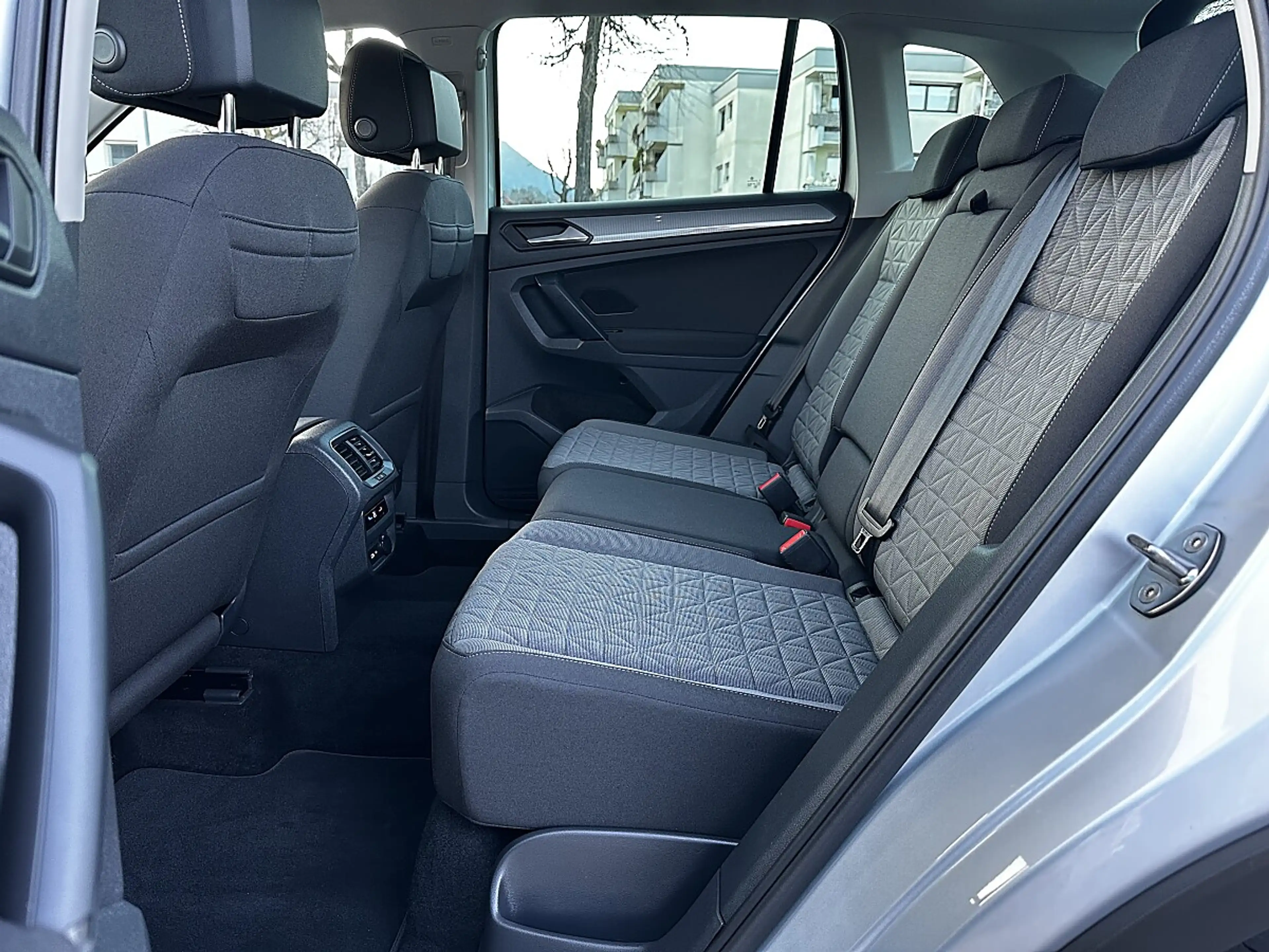 Volkswagen Tiguan 1,5 TSI ACT Life DSG LED AHV ACC Sitz- und Lenk... — photo 13