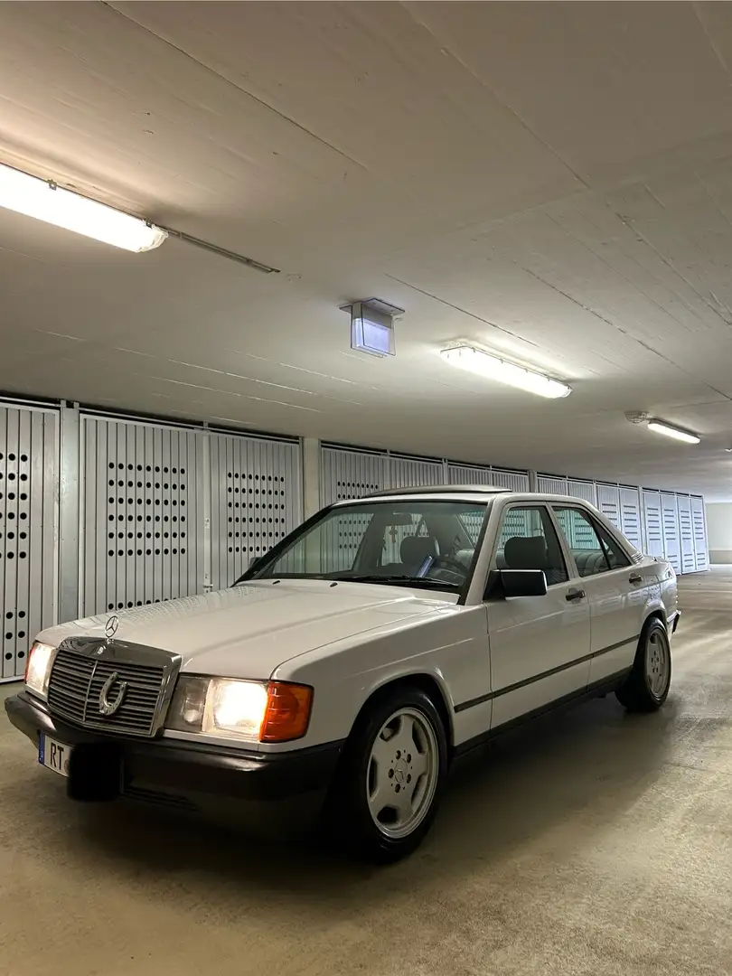 Mercedes-Benz 190 190E/W201 - 1