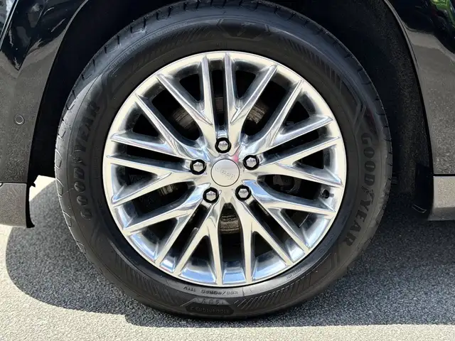Jeep Grand Cherokee view 4