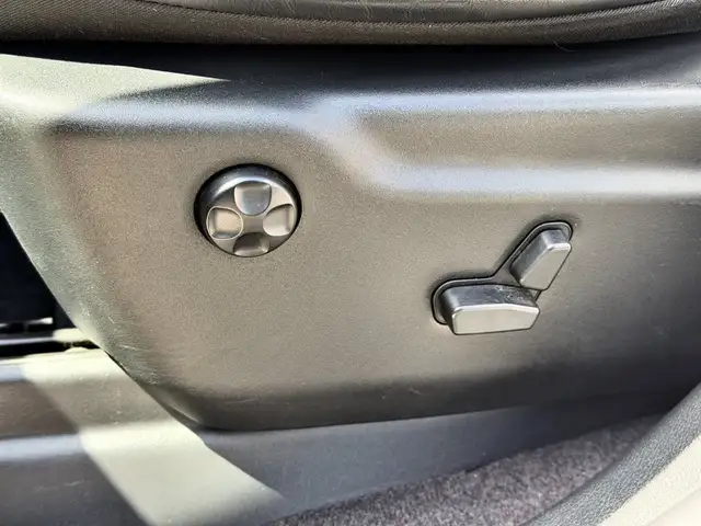 Jeep Grand Cherokee view 13