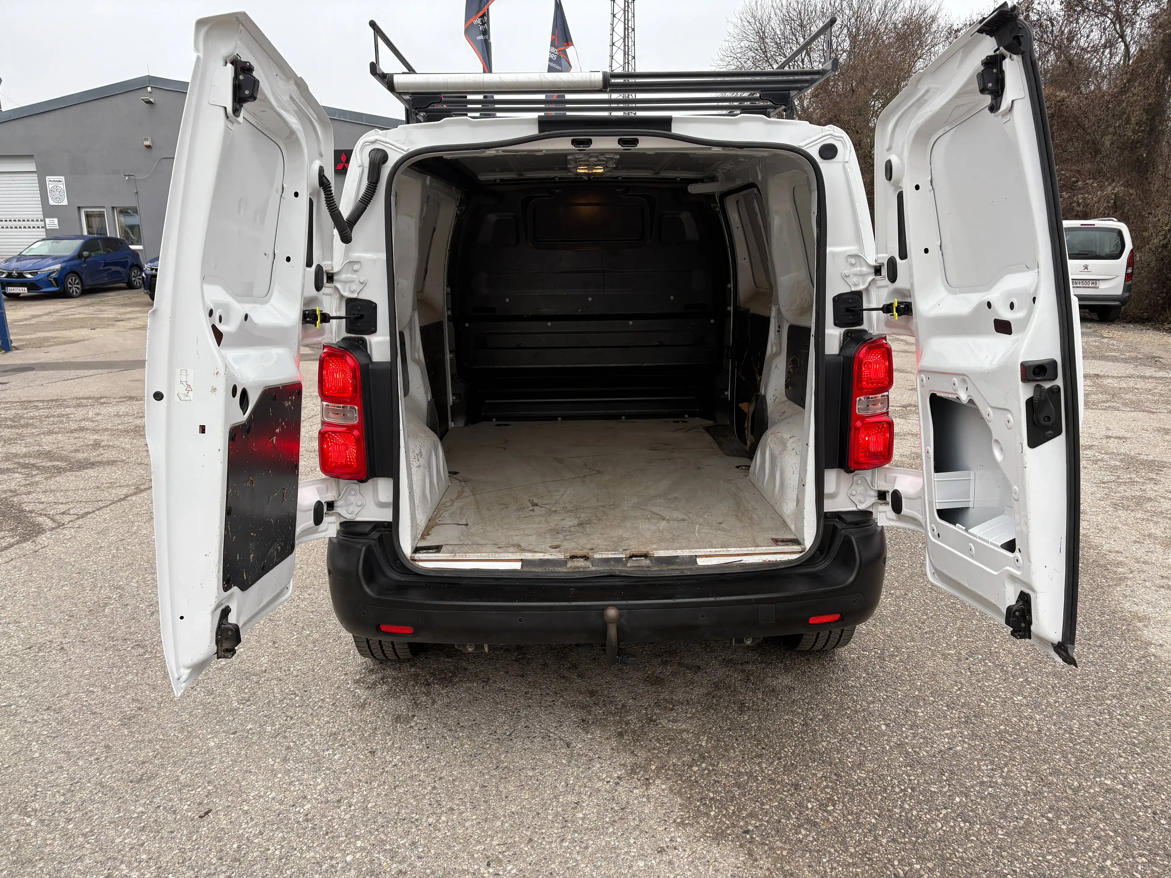 Peugeot Expert Premium Kasten L2H1 BlueHDI 120 S&S — photo 4