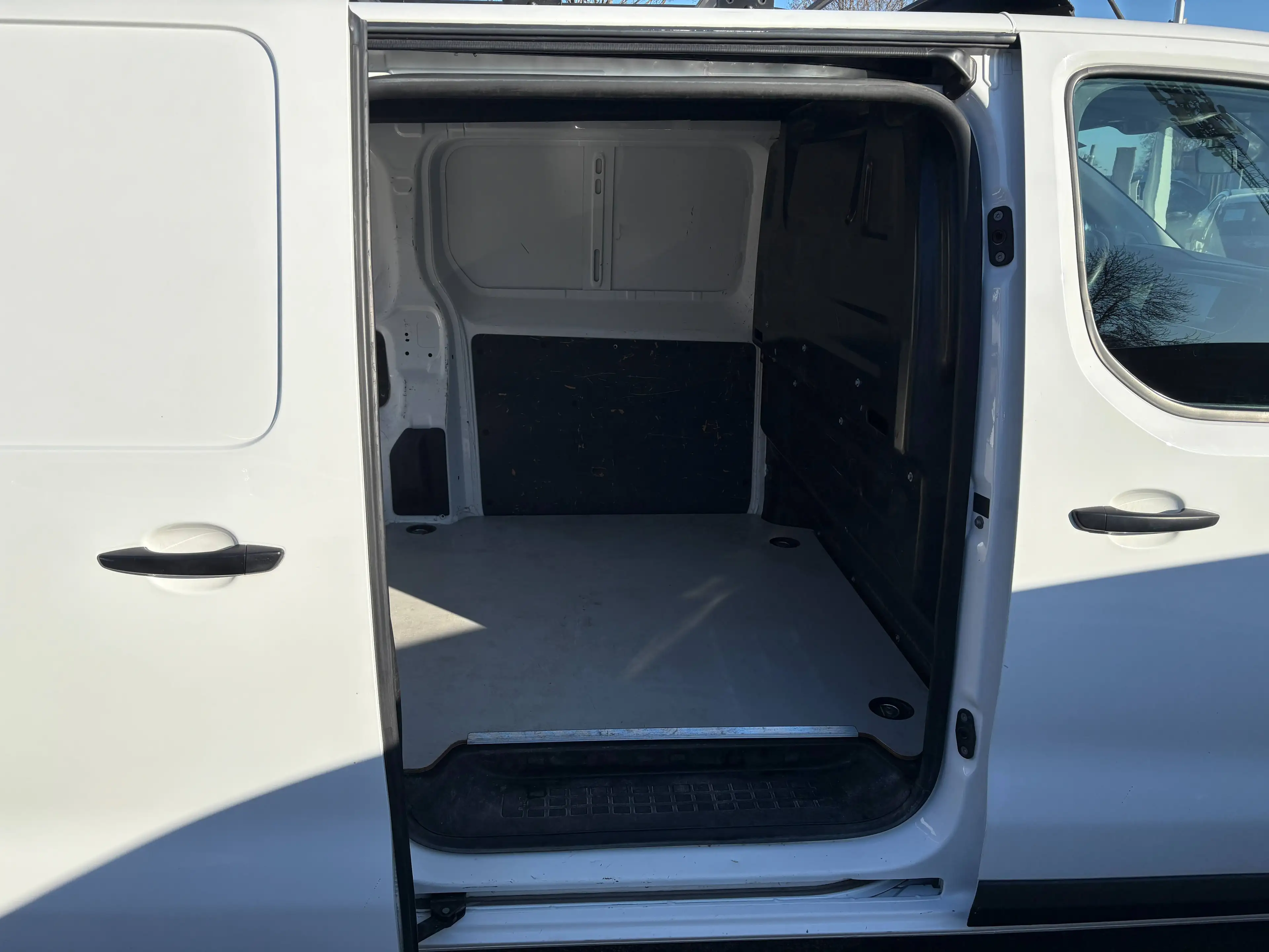 Peugeot Expert Premium Kasten L2H1 BlueHDI 120 S&S — photo 14