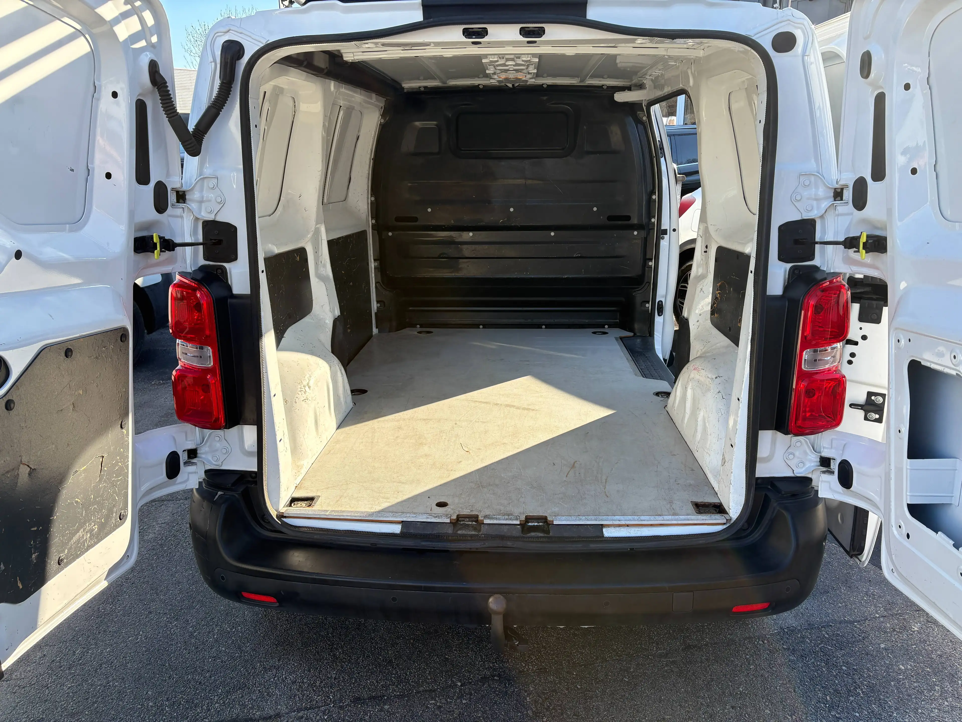 Peugeot Expert Premium Kasten L2H1 BlueHDI 120 S&S — photo 15