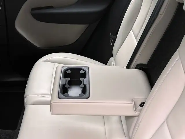 Volvo XC40 view 14