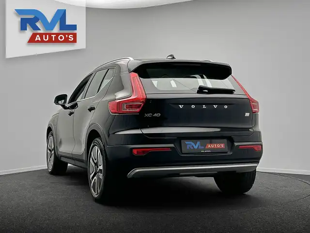 Volvo XC40 view 3